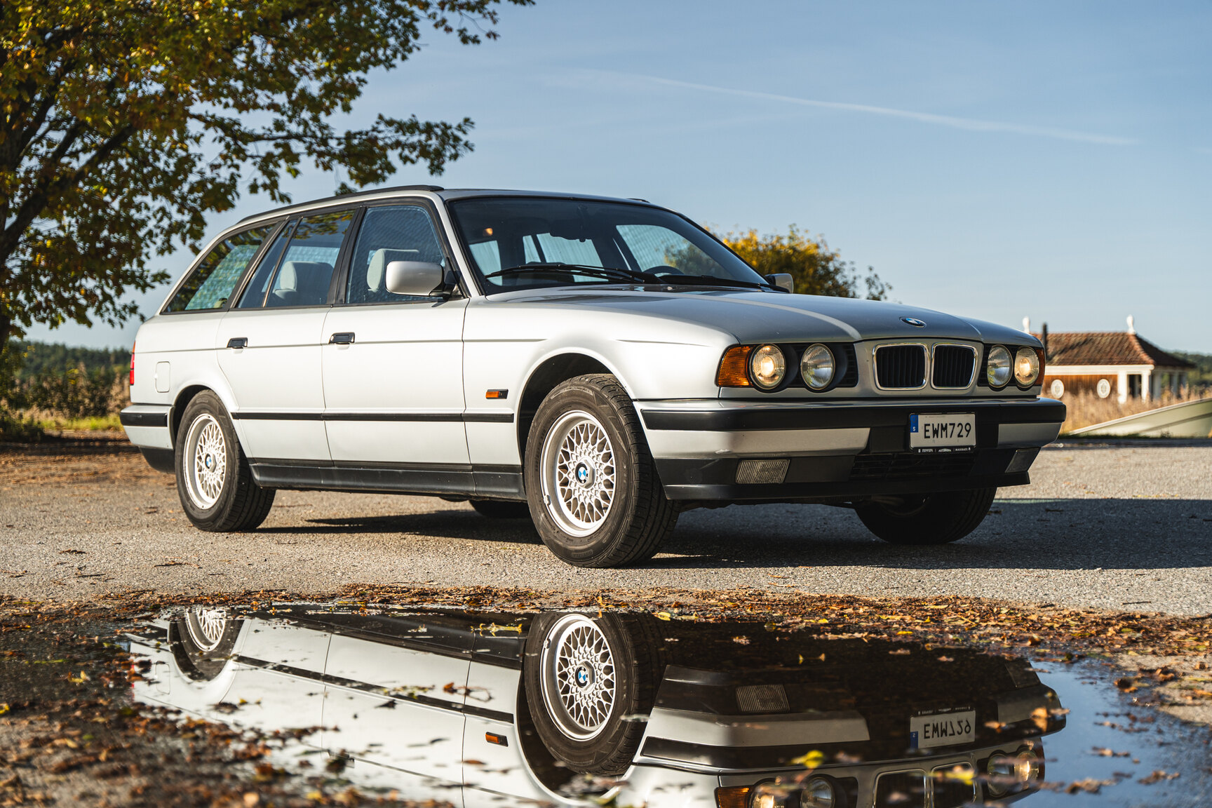 Exterior image of 1994 BMW 520i E34