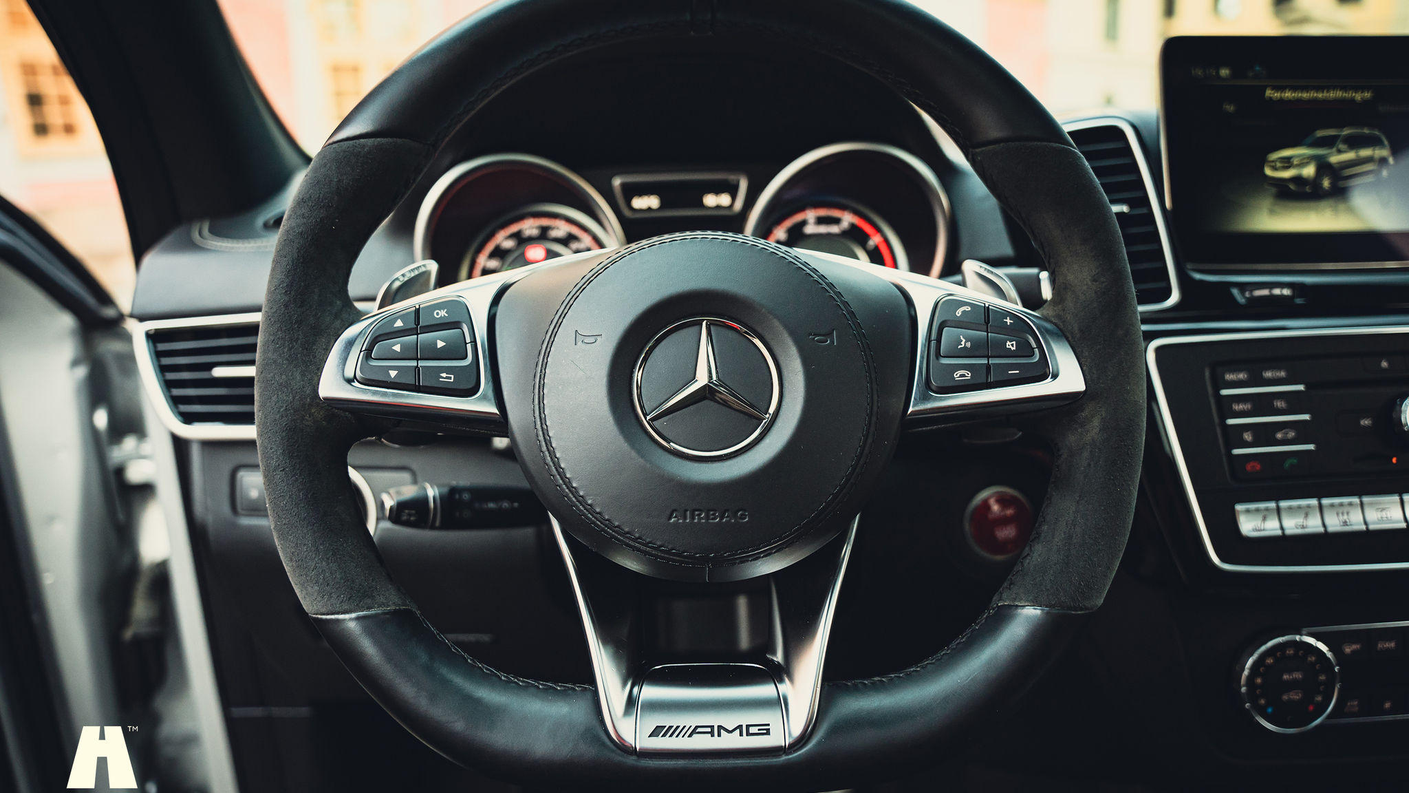 Interior image of 2017 Mercedes-Benz GLS 63 AMG (25)