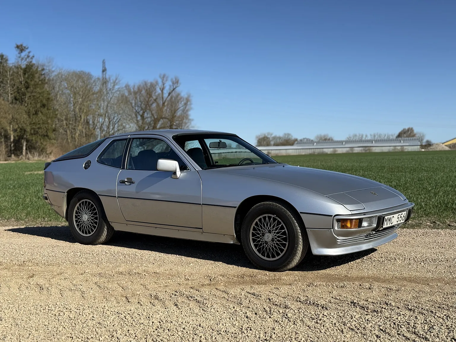 Exterior image of 1979 Porsche 924  (1)