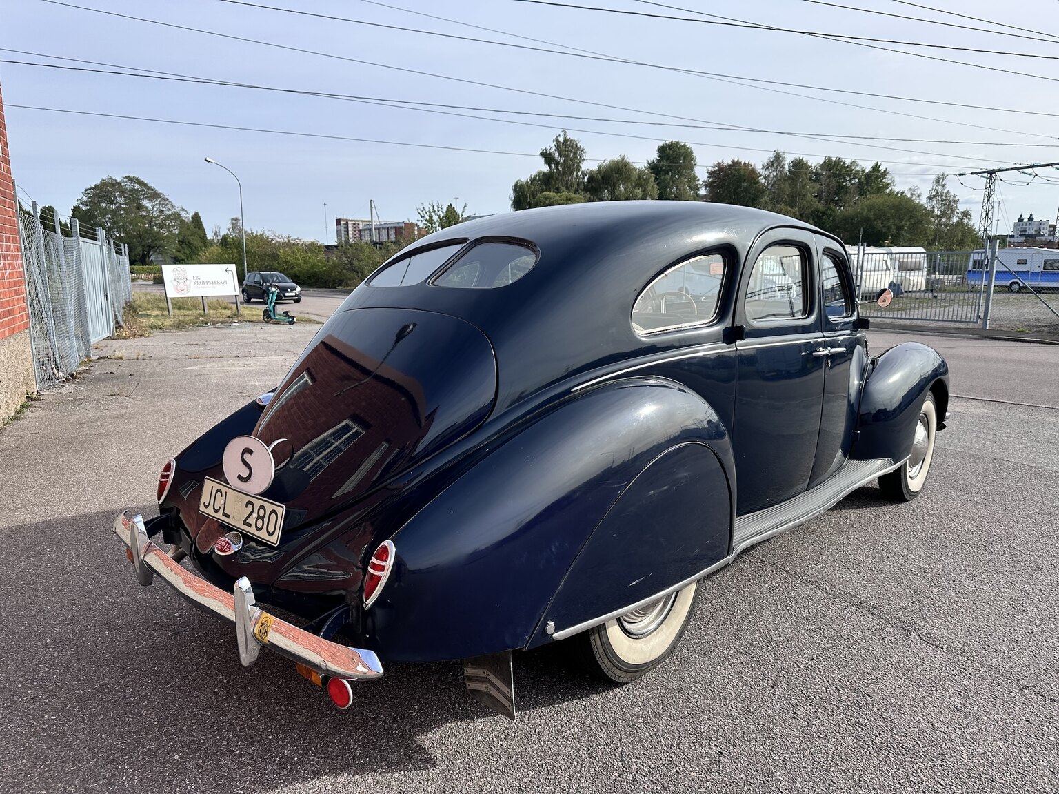 Exterior image of 1938 Lincoln Zephyr Sedan V12