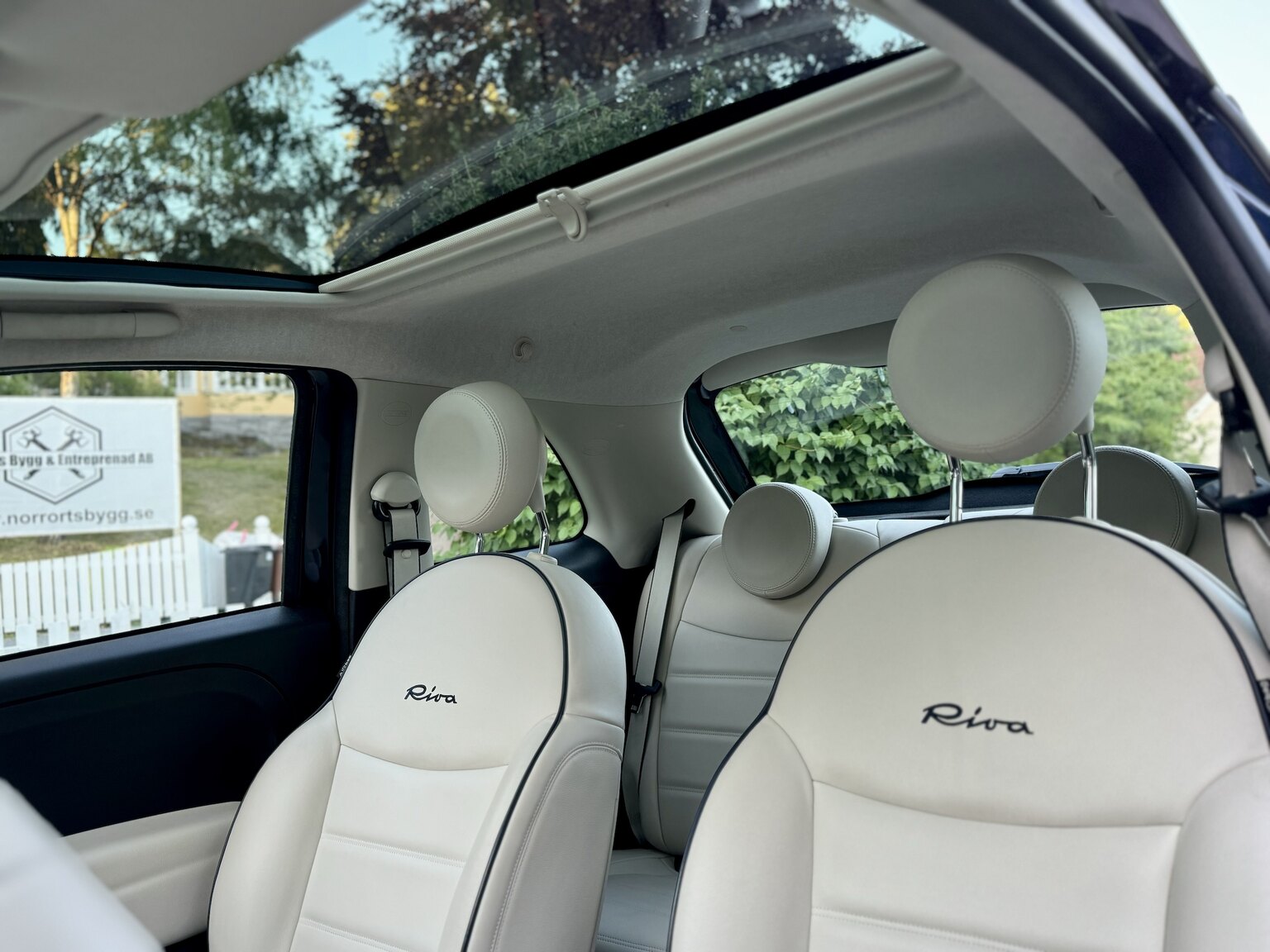 Interiörbild 2017 Fiat 500 Riva