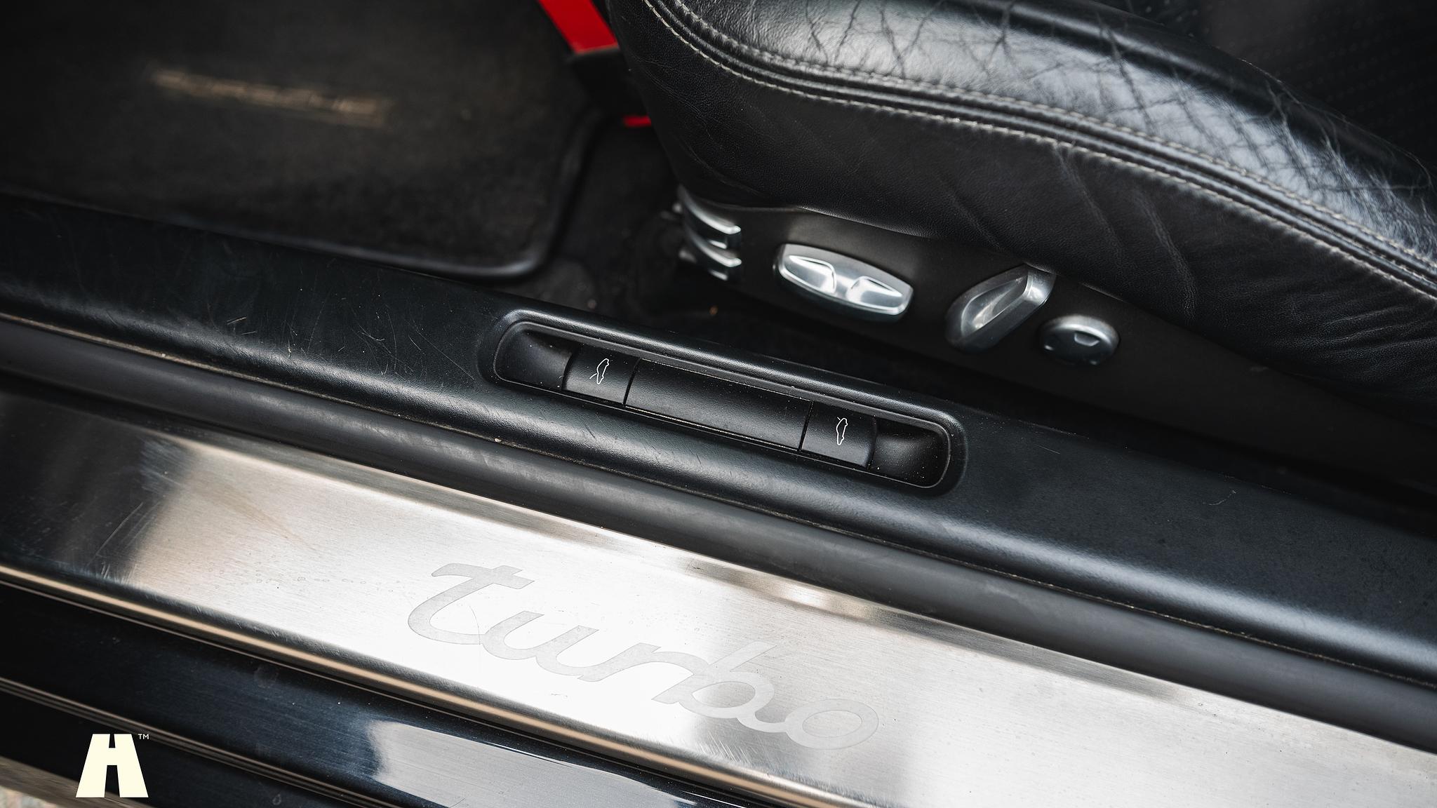 Innenraumfoto von 2007 Porsche 997 Turbo