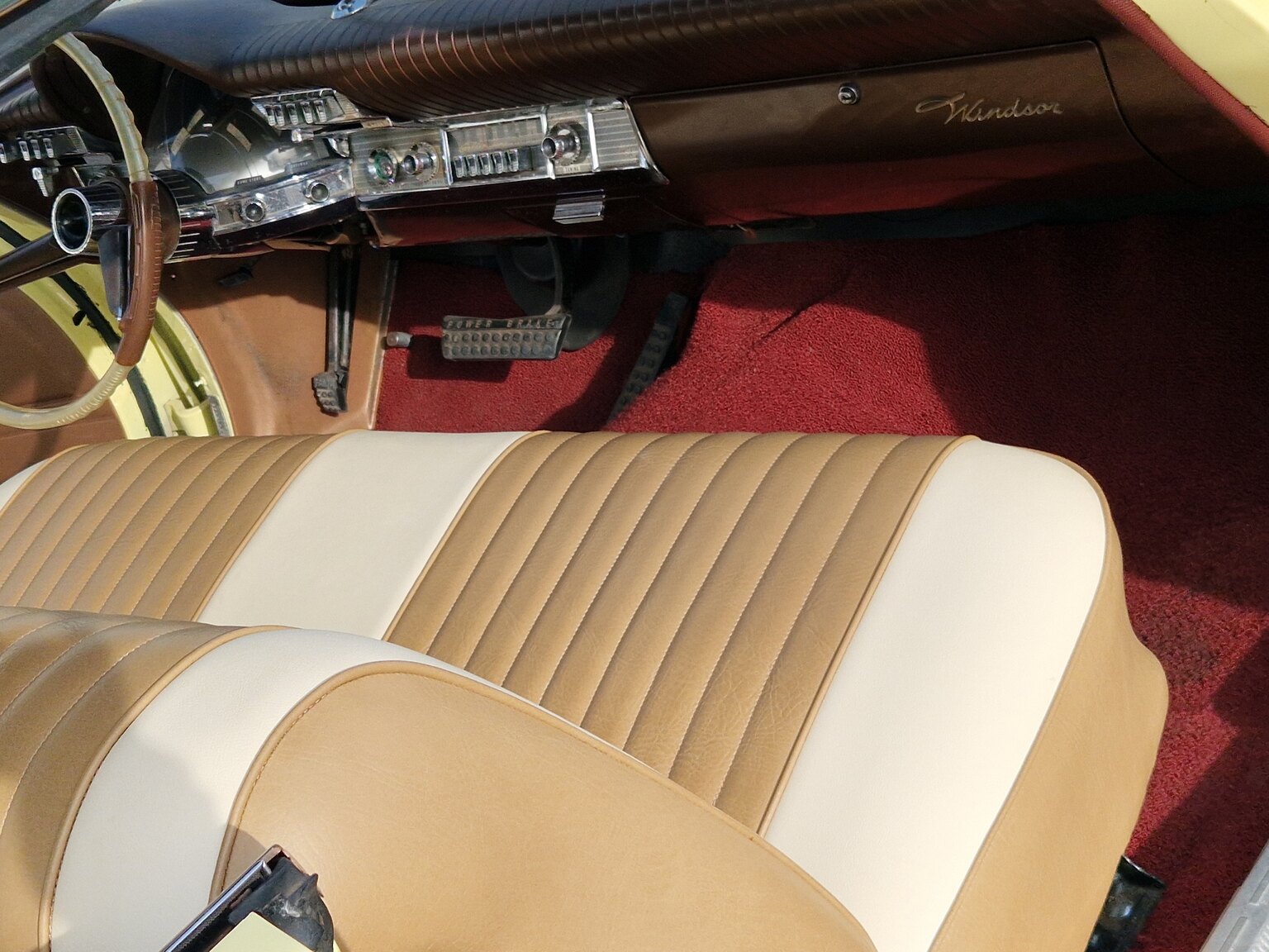 Innenraumfoto von 1961 Chrysler Windsor Coupé