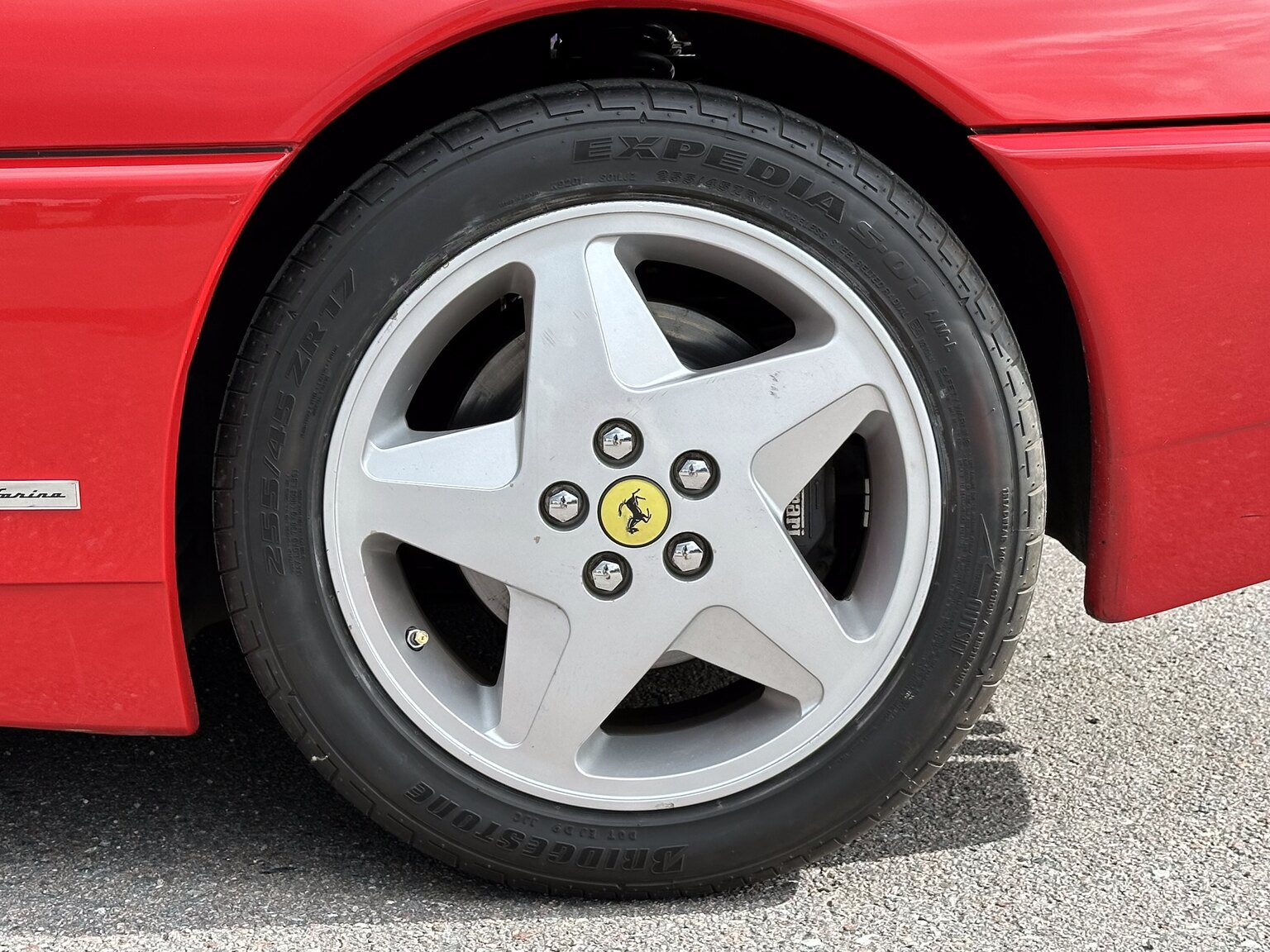 Exteriörbild på 1990 Ferrari 348 (16)