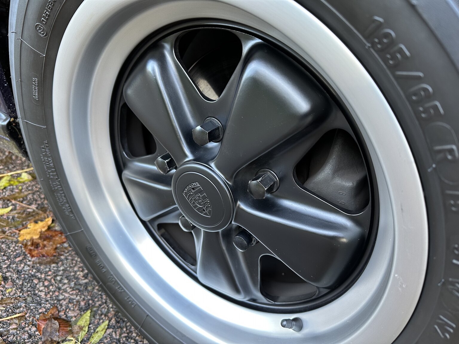 Exterior image of 1986 Porsche 911 Carrera 3.2