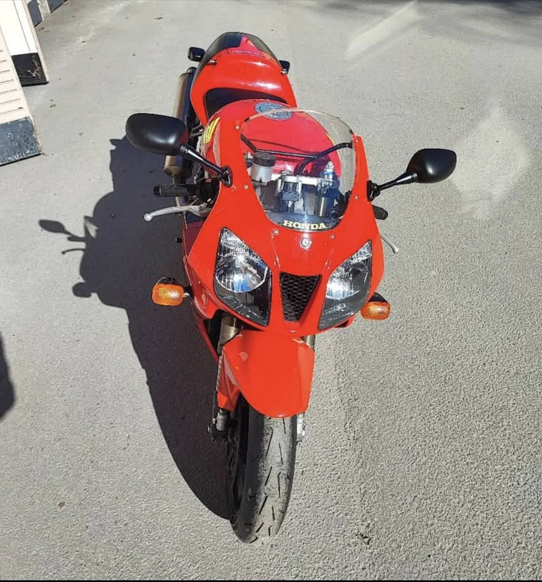 Aussenfoto 2000 Honda RC51 (2)