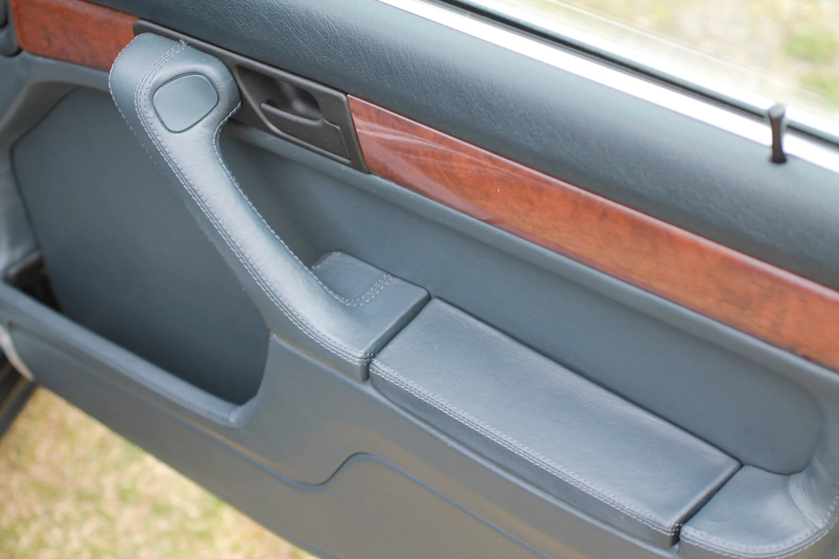 Innenraumfoto von 1989 BMW 750iL (15)