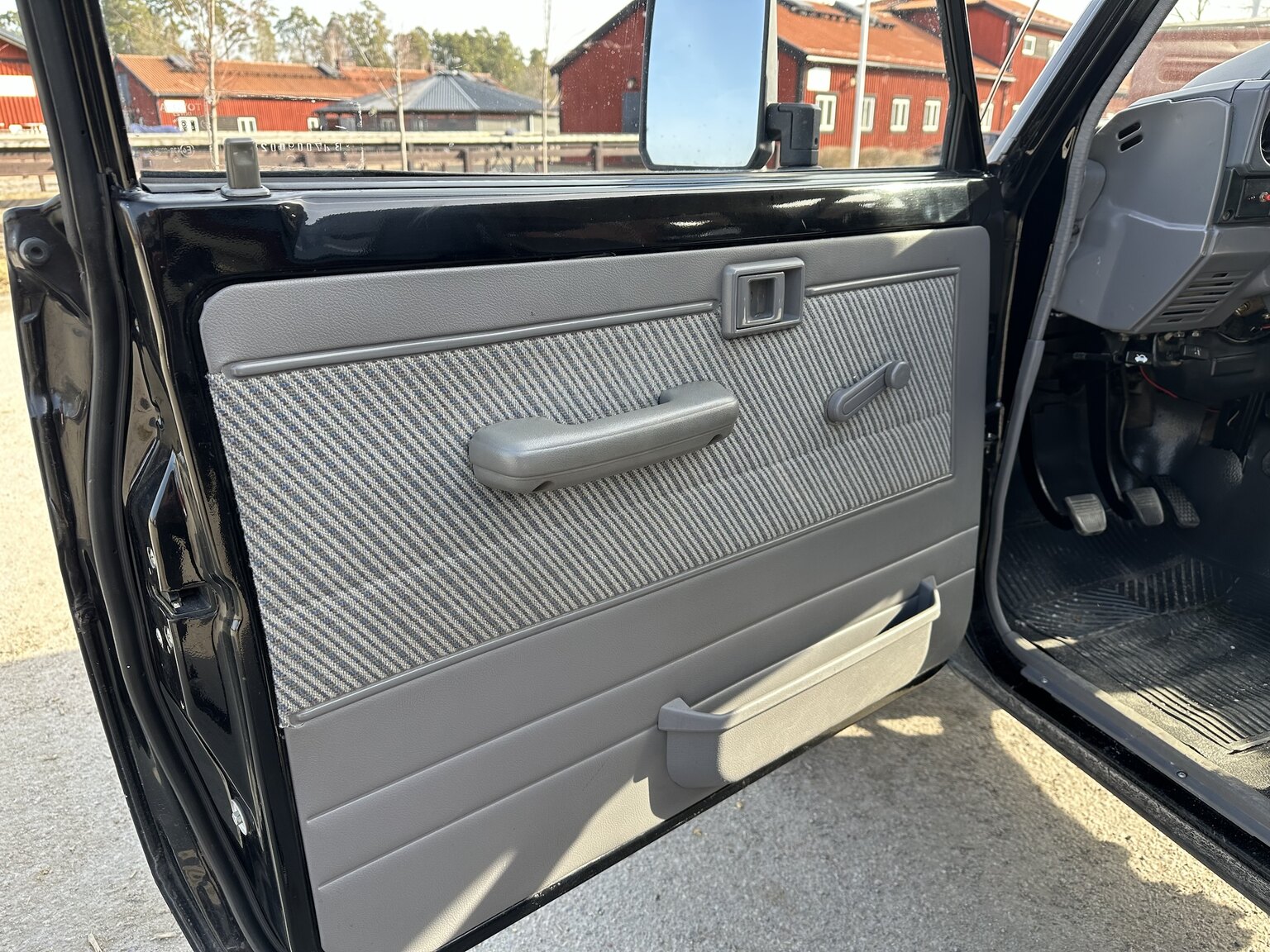 Interior image of 1993 Toyota Land Cruiser Serie 70