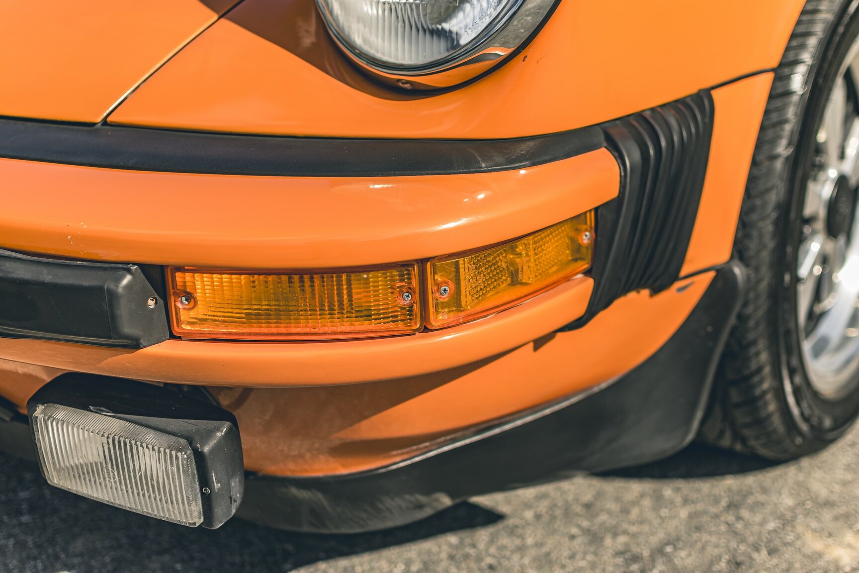 Exterior image of Porsche 911 Carrera (52)