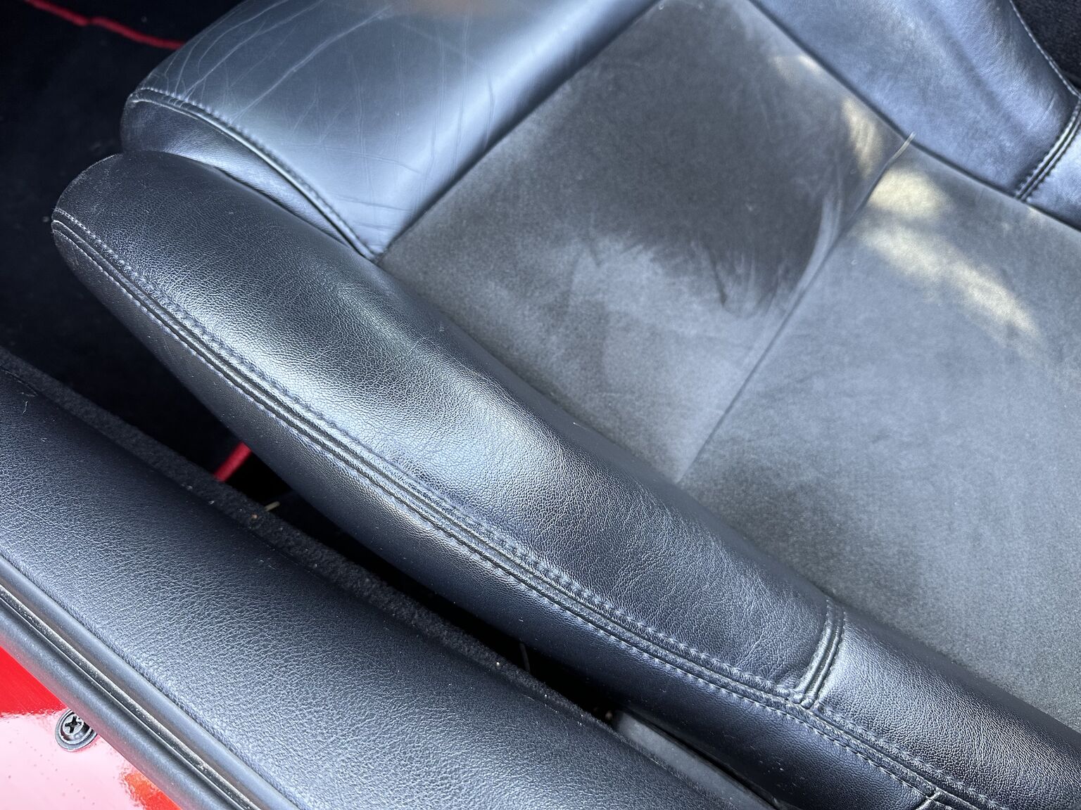 Interior image of 2004 Dodge Viper SRT-10 (7)