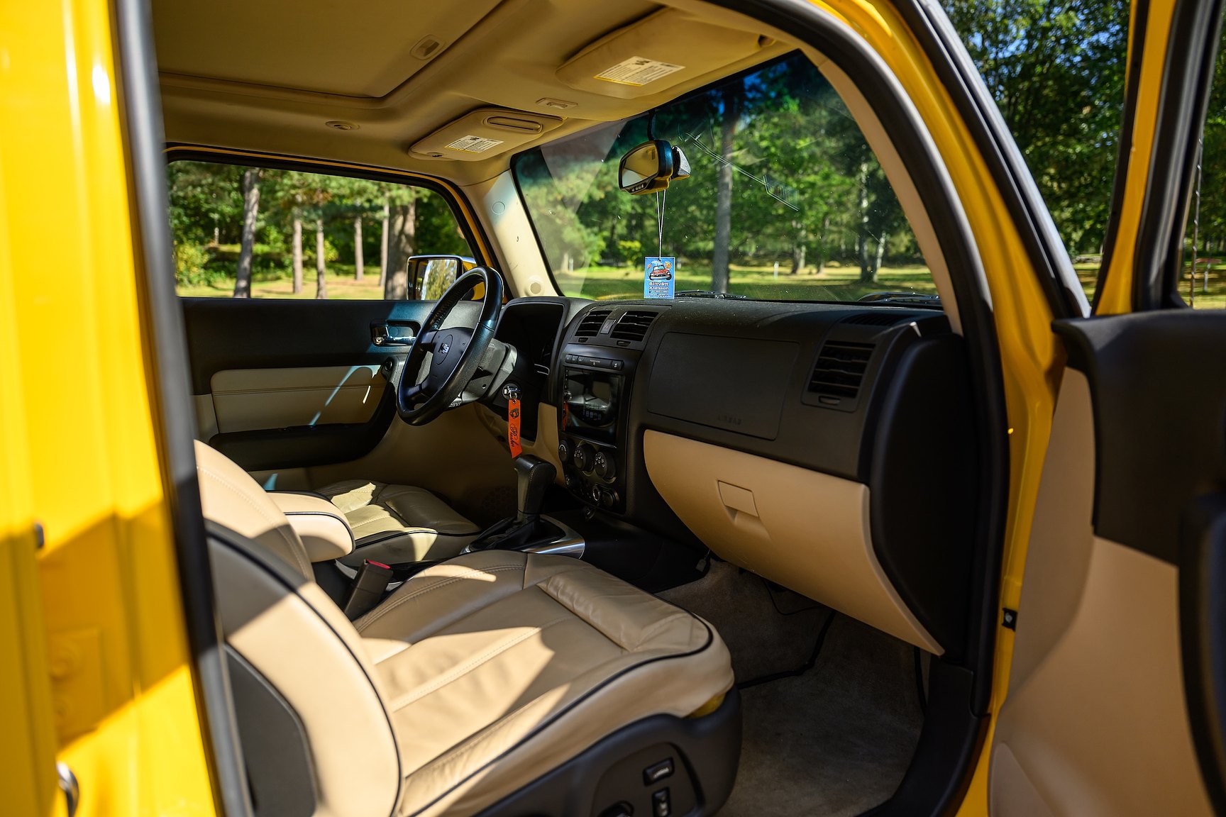 Interior image of 2006 Hummer H3