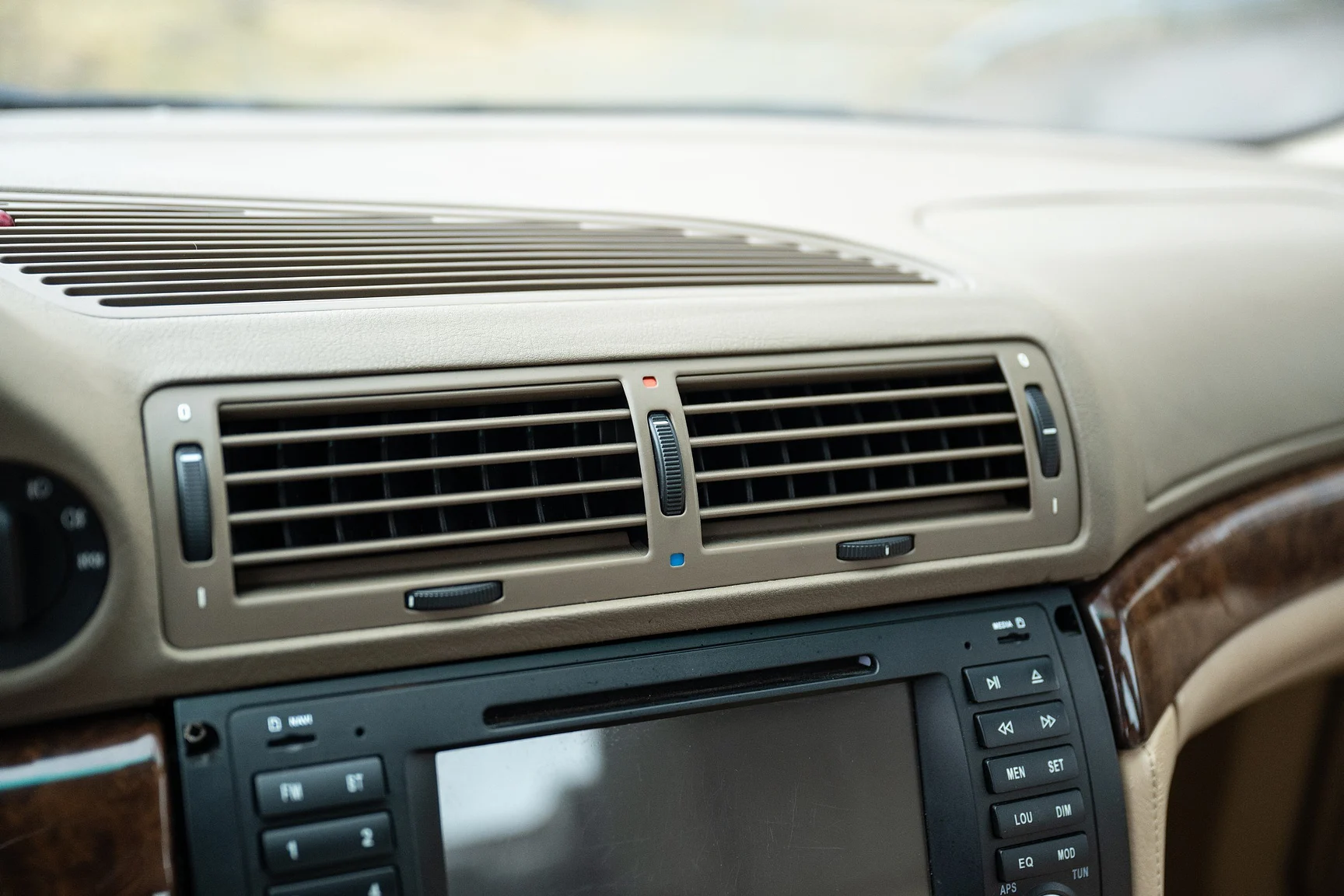 Interior image of 1996 BMW 740 iA - NO RESERVE (96)