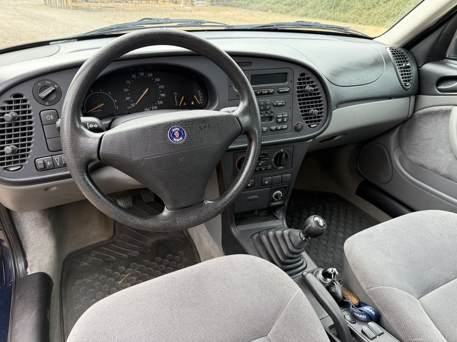 Interior image of 1997 SAAB 900
