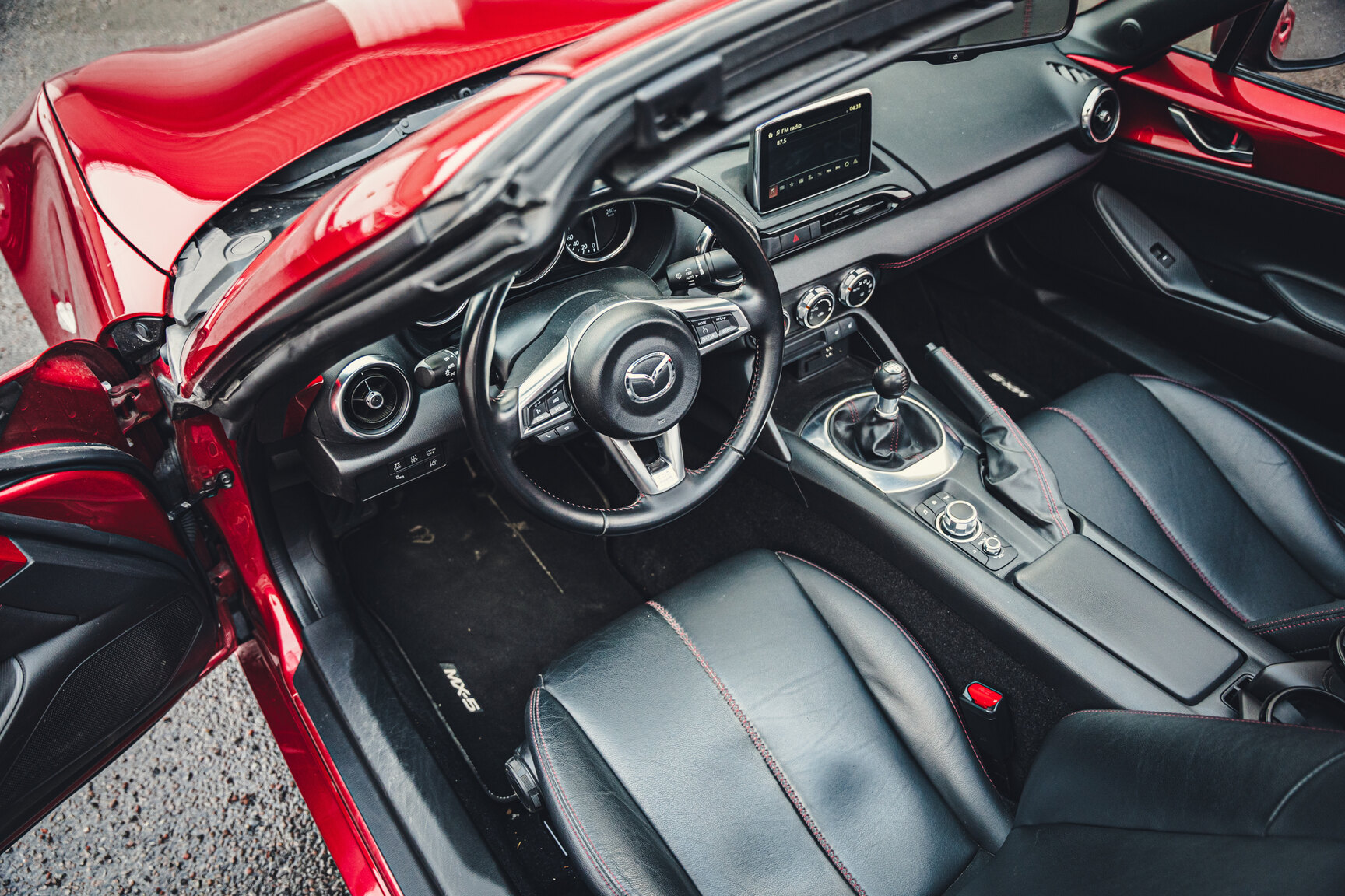 Interior image of 2017 Mazda MX-5 RF - Ett sista race