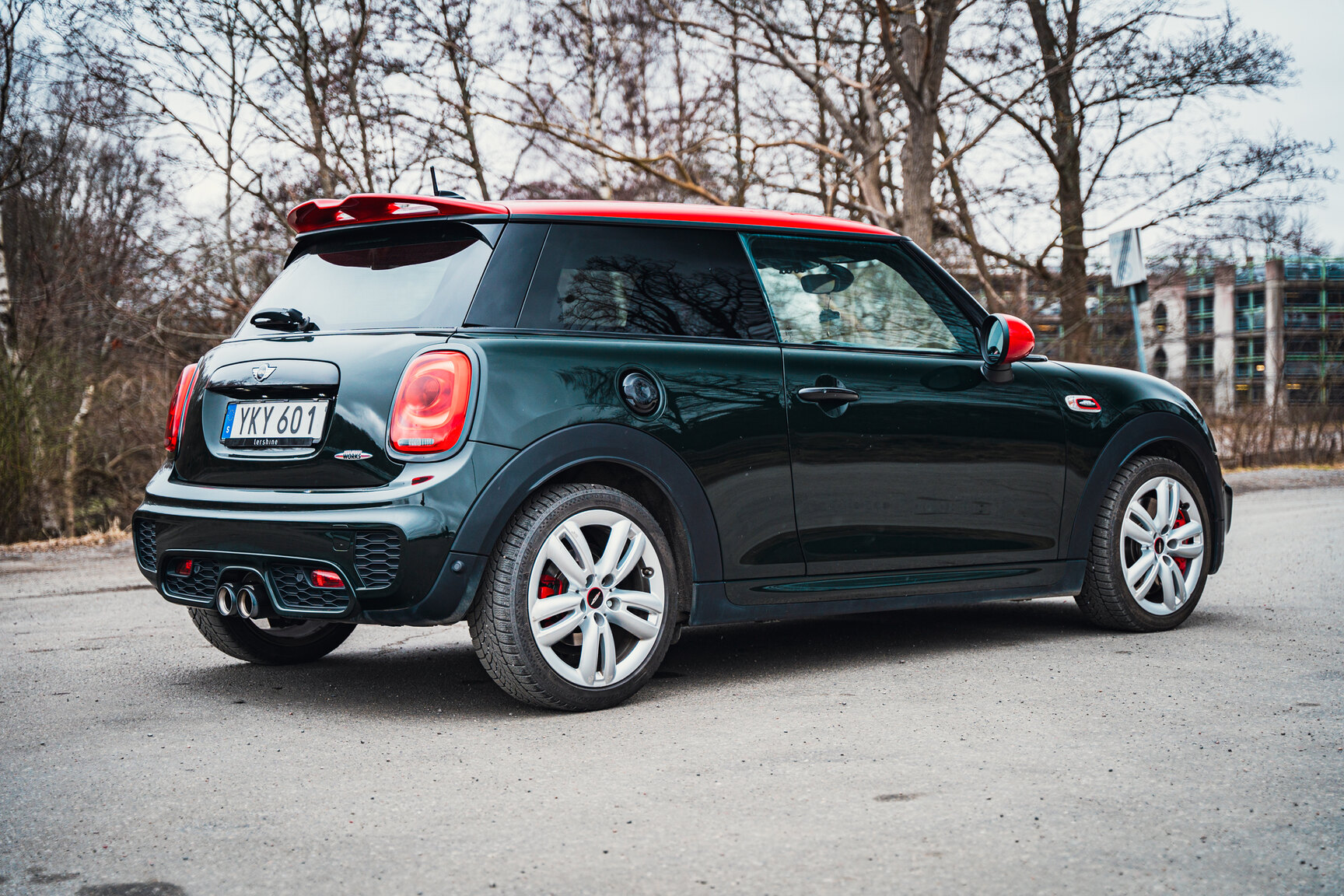 Exteriörbild på 2017 Mini Cooper JCW (5)