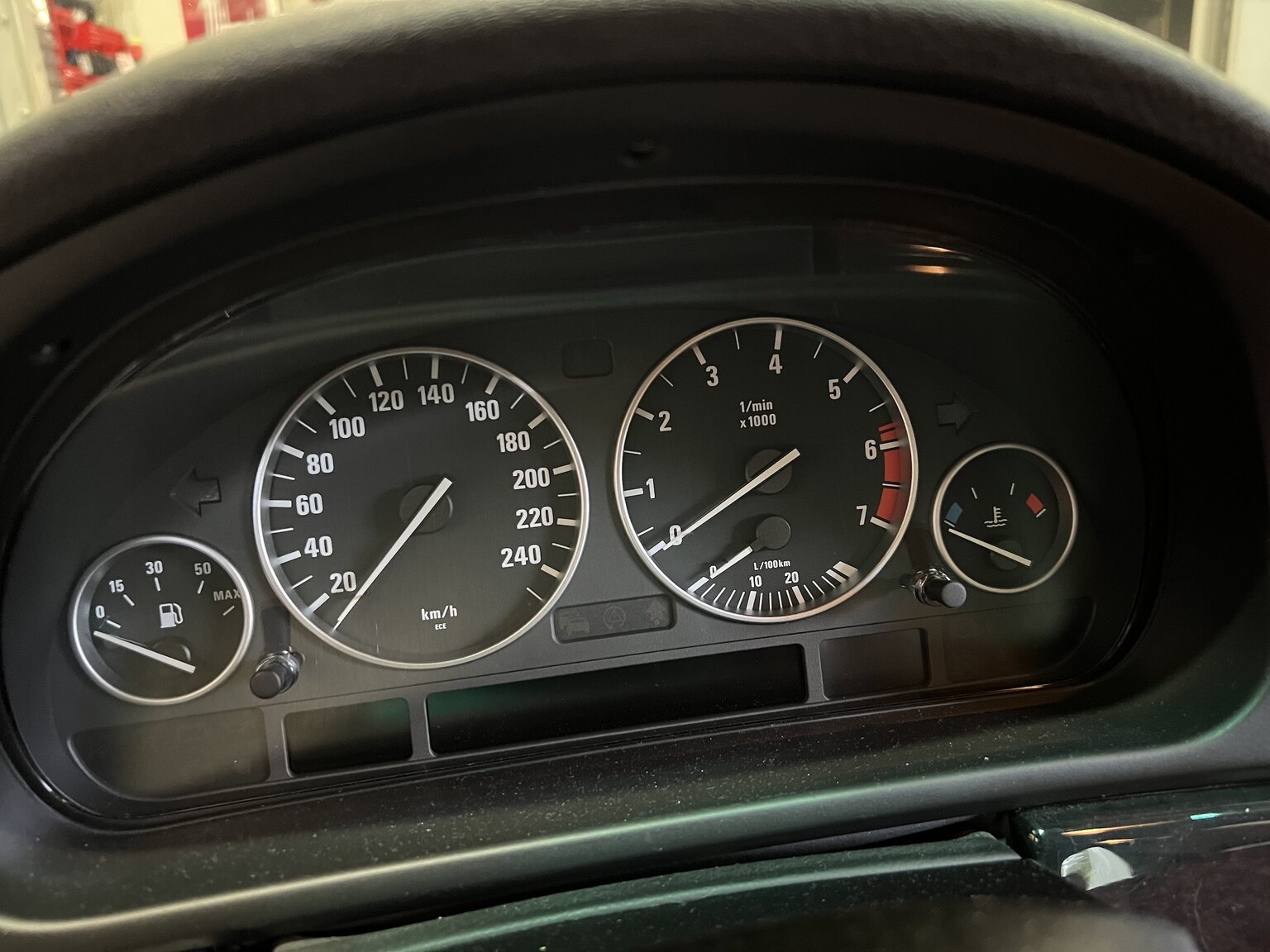 Interior image of 2003 BMW 540i Touring