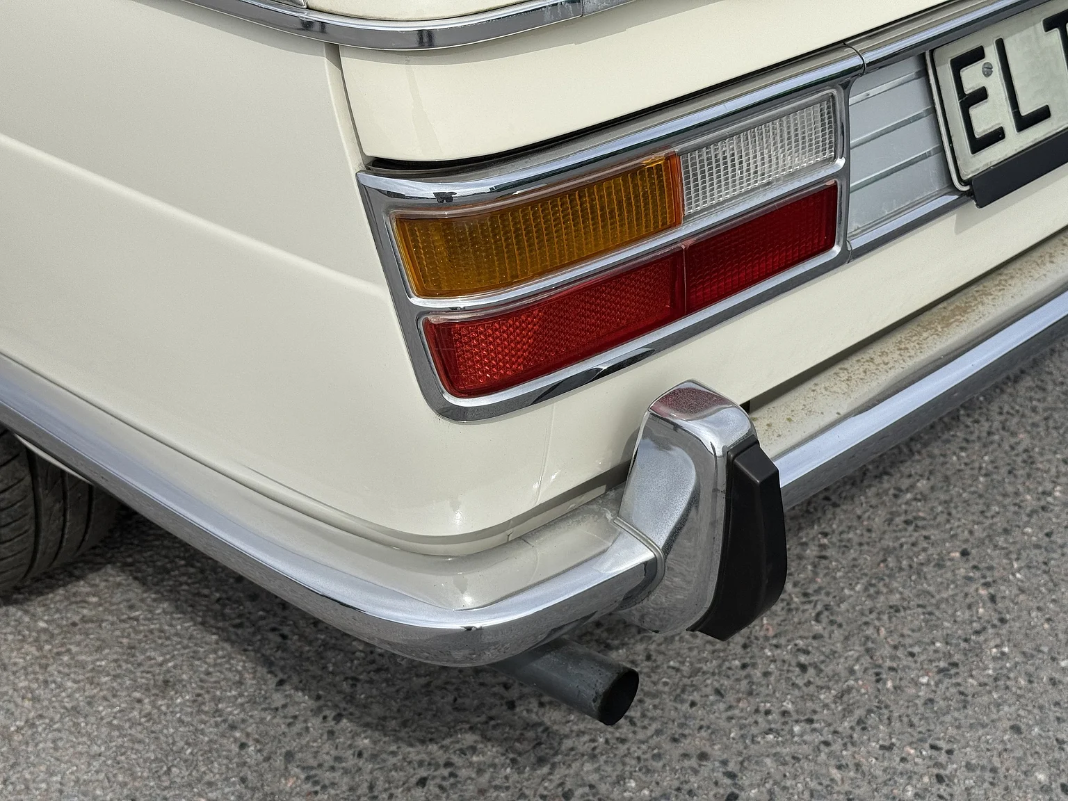 Exteriörbild på 1970 BMW New Class 4-dörrars Sedan (35)