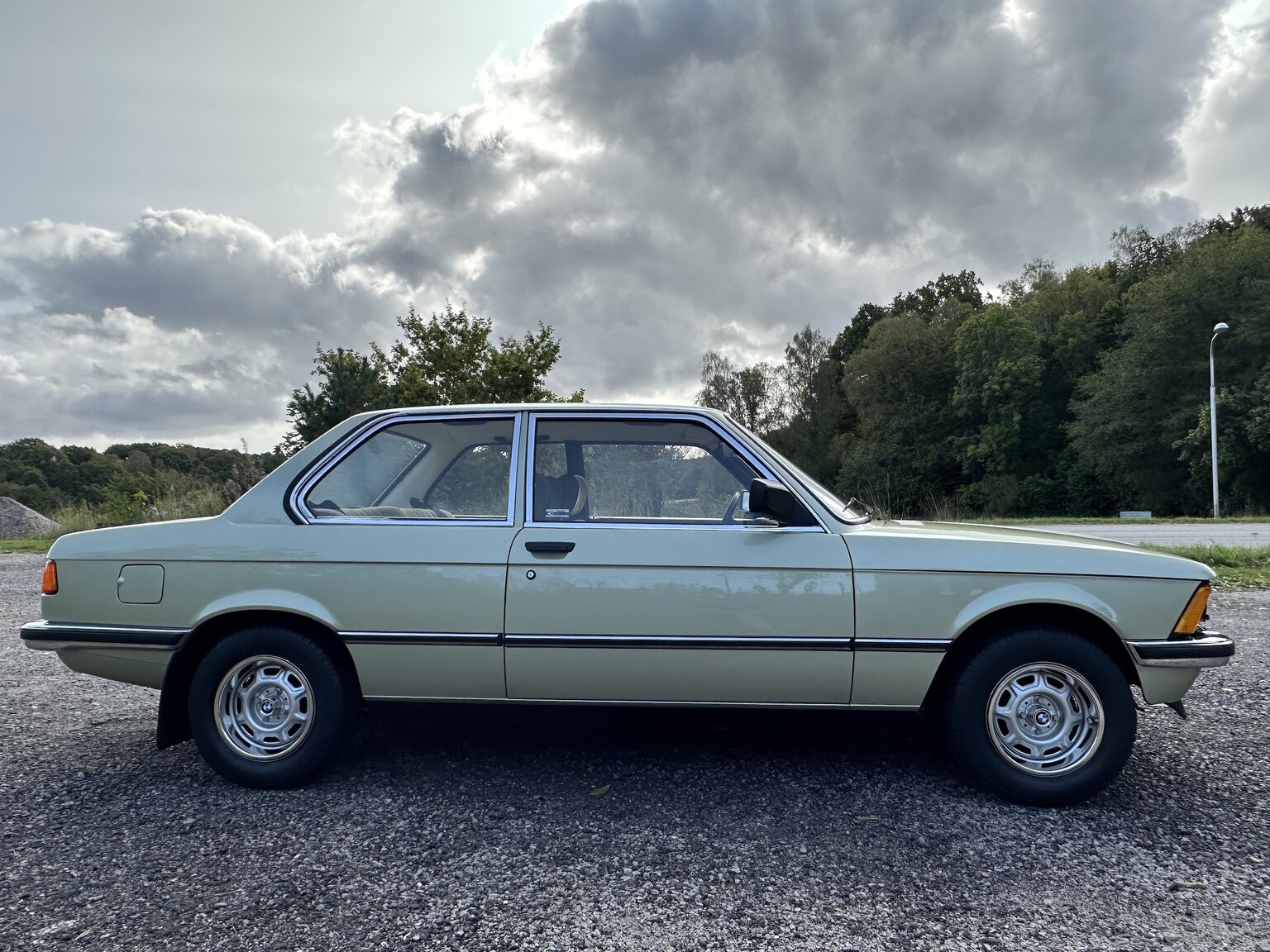 Exteriörbild på 1980 BMW 320i E21