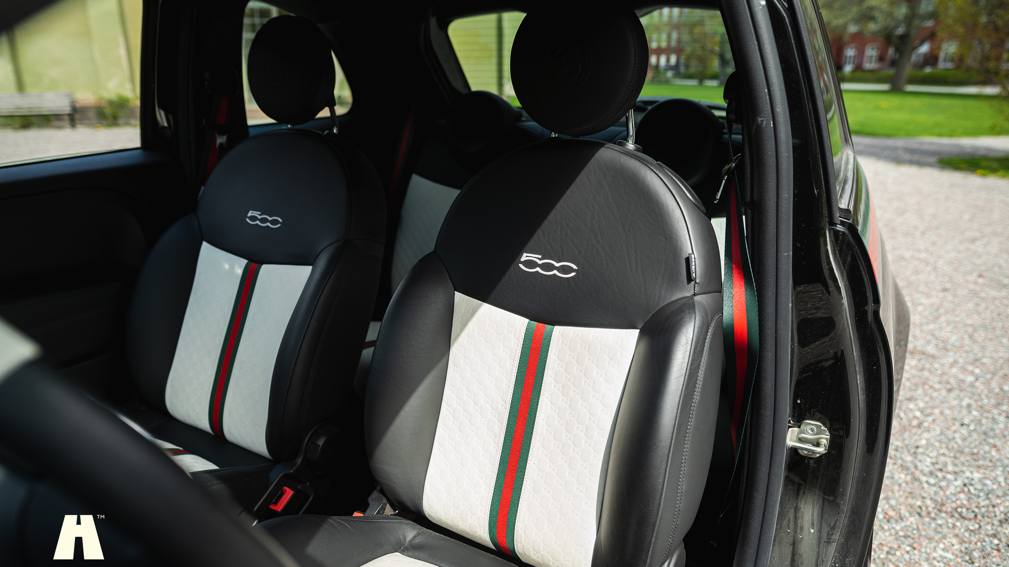 Innenraumfoto von 2012 FIAT 500 GUCCI