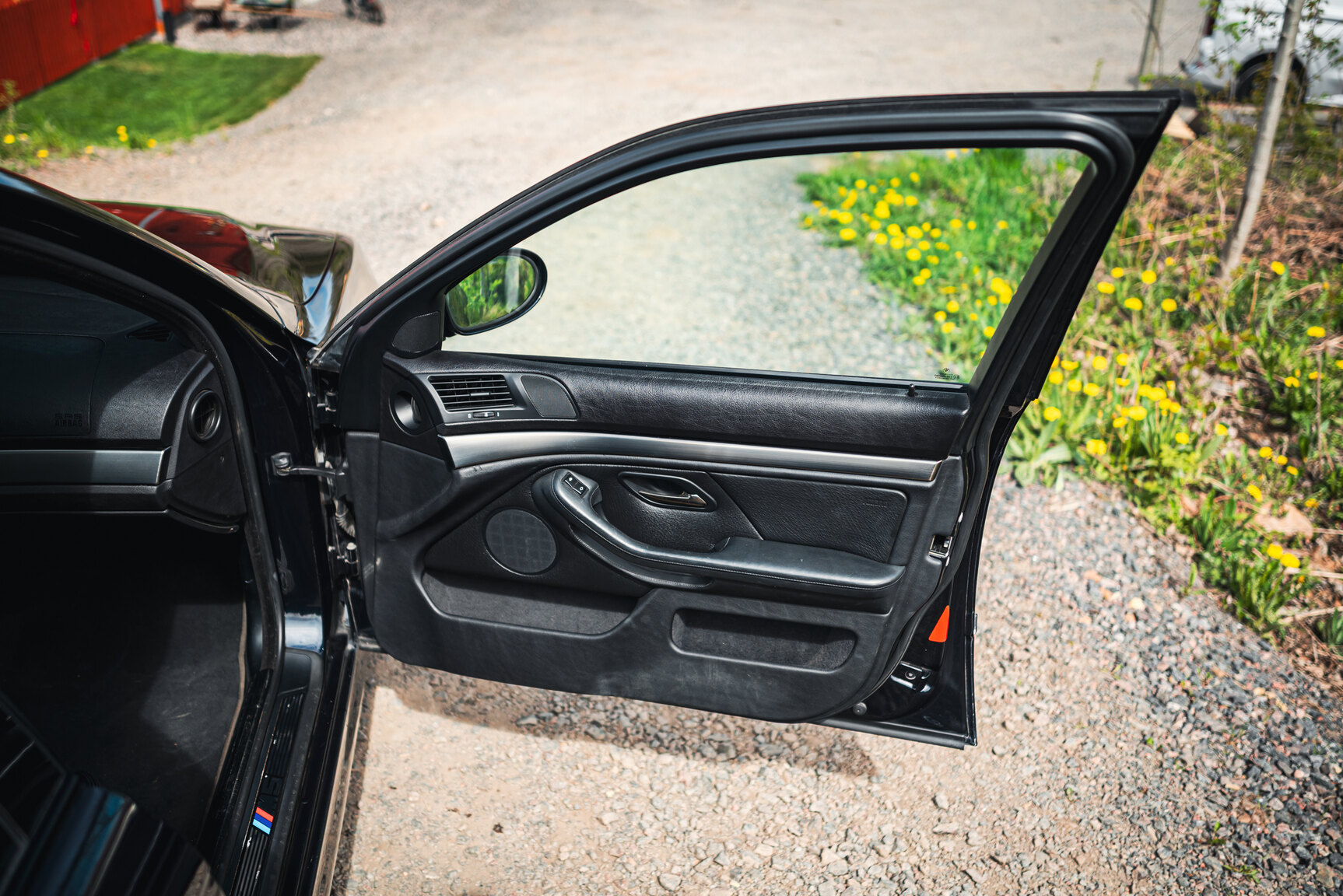 Interior image of 2000 BMW M5 E39