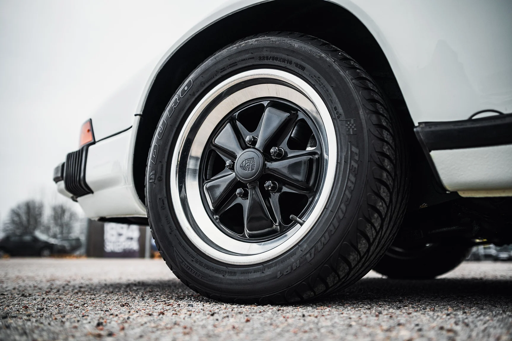 Exteriörbild på 1983 Porsche 911 SC (36)