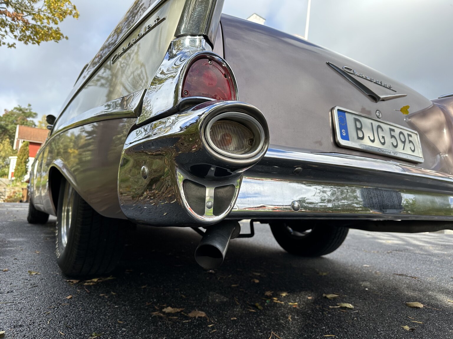 Exteriörbild på 1957 Chevrolet Two-Ten Restomod (31)