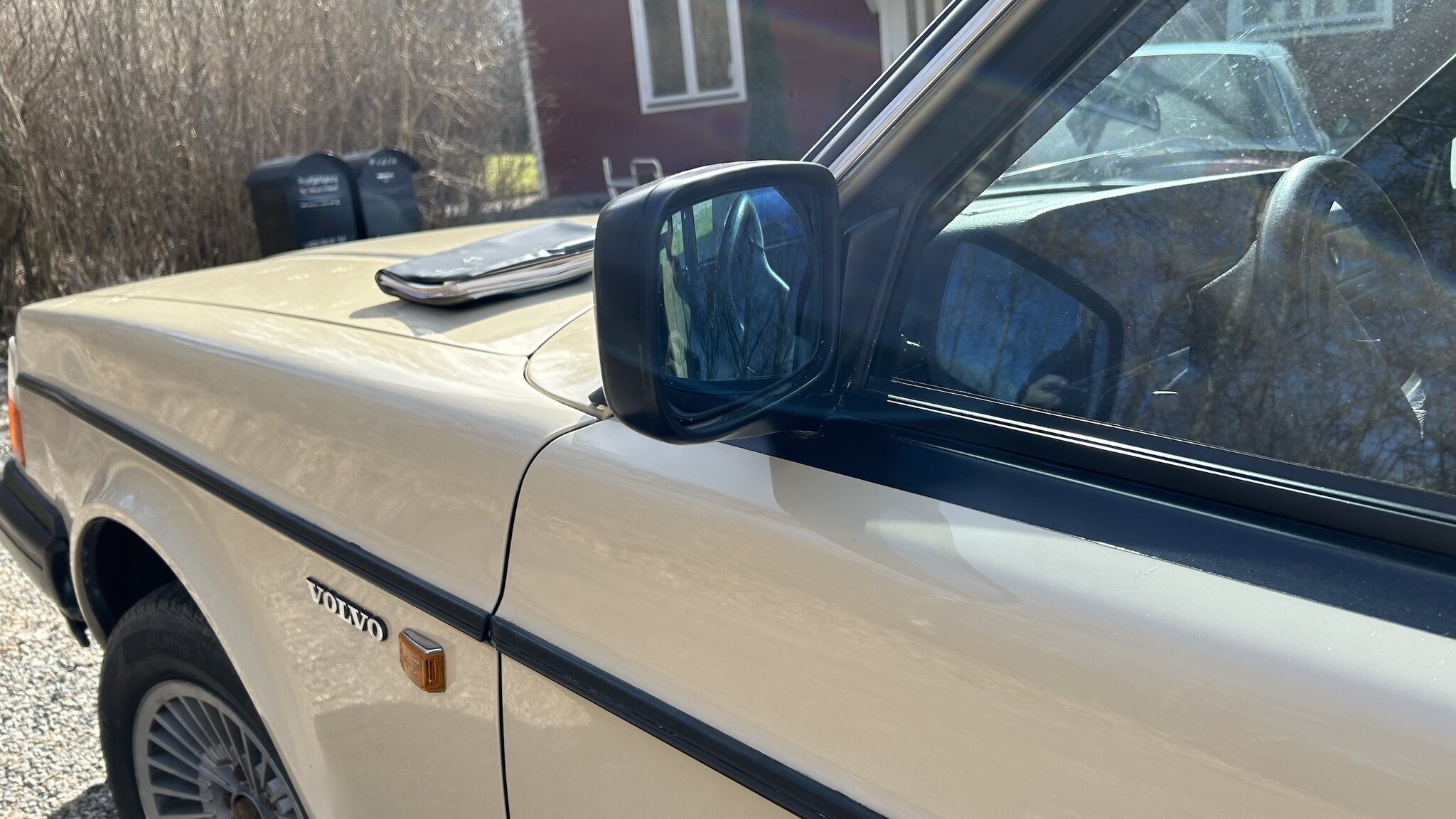 Exterior image of 1987 Volvo 244