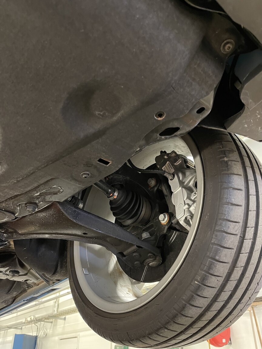 Image of 2017 Volvo V60 Polestar T6 AWD mechanics