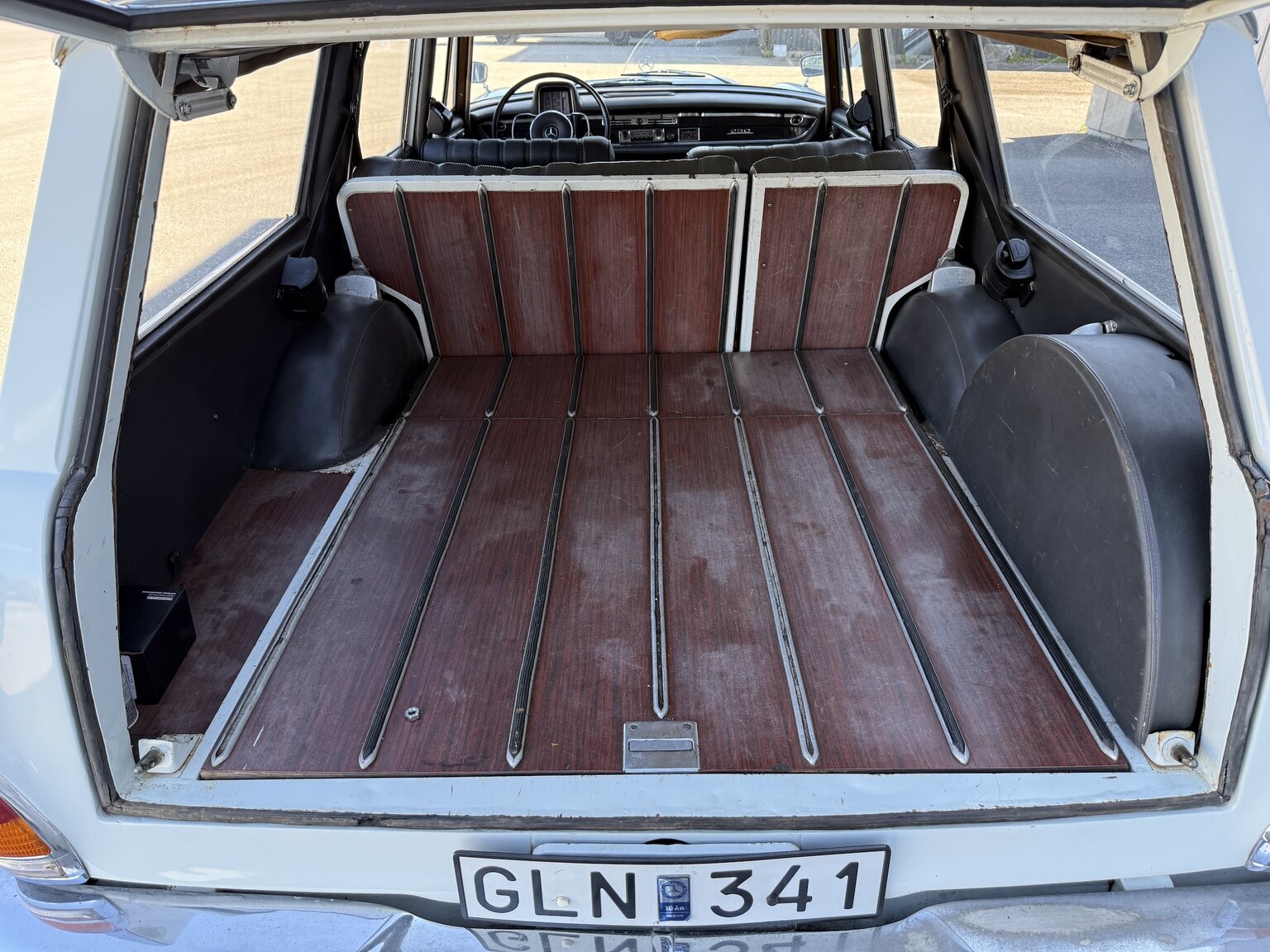 Interior image of 1967 Mercedes-Benz 230 Safari
