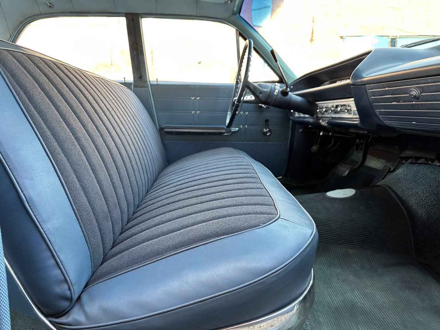 Innenraumfoto von 1963 Chevrolet Impala Sedan (37)