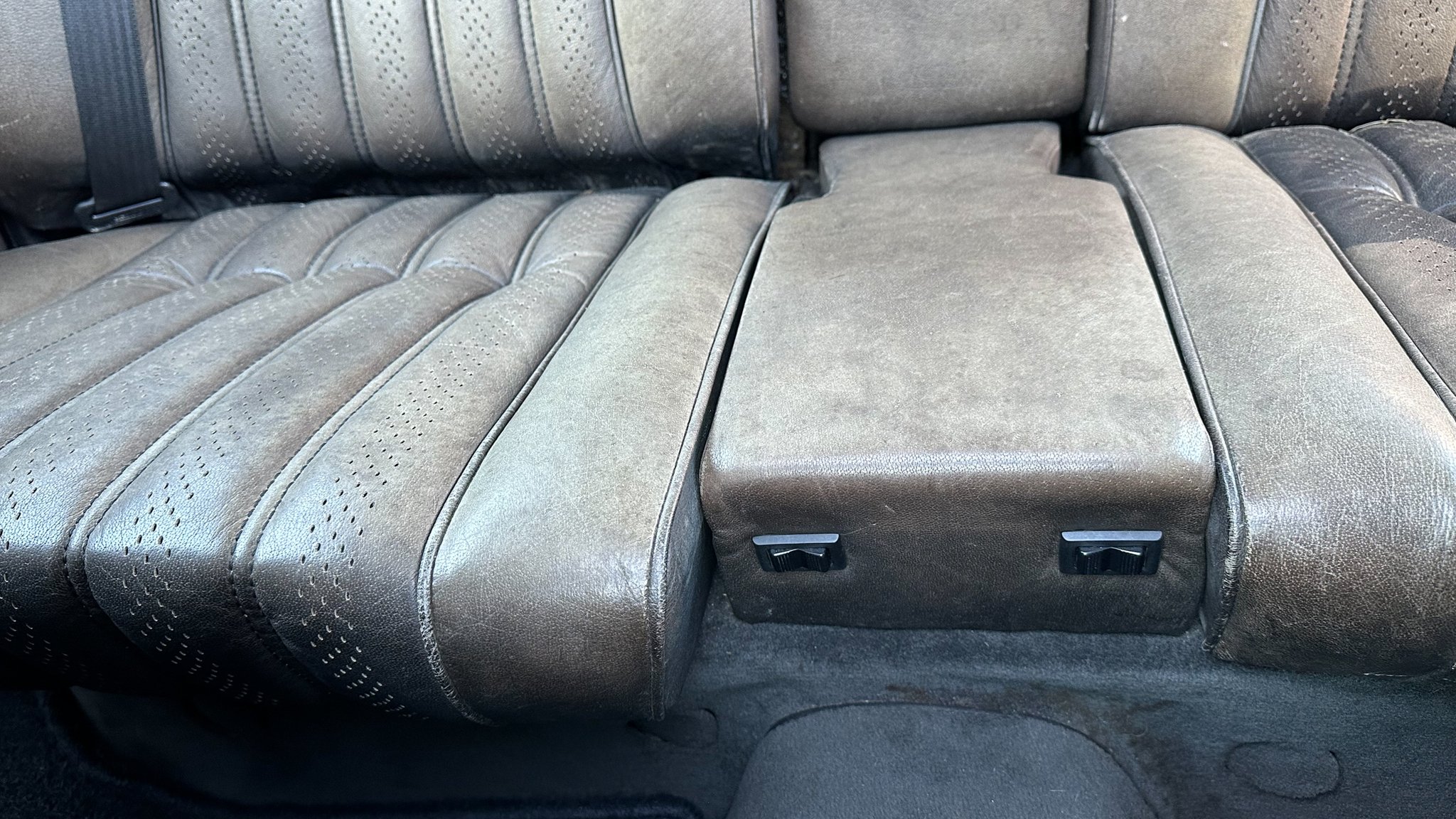 Interiörbild 1984 BMW 745i Executive Automat