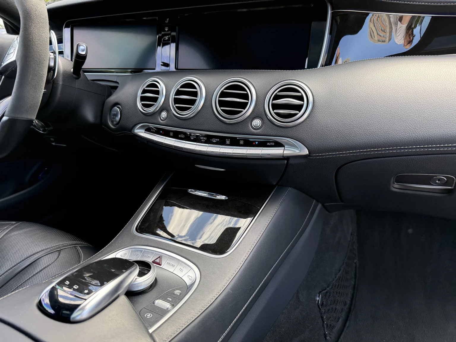 Innenraumfoto von 2016 Mercedes-Benz S 63 AMG 4MATIC (59)