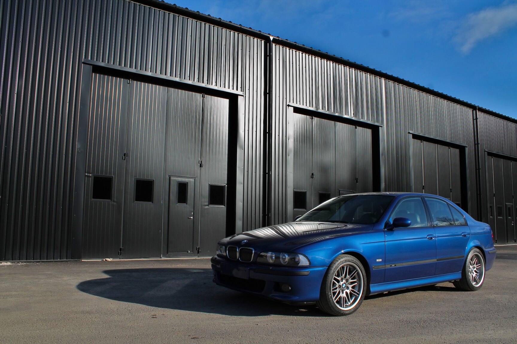 Exterior image of 2003 BMW M5