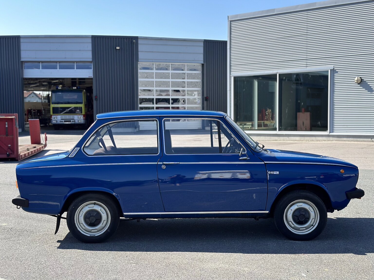 Exterior image of 1974 DAF 66 Sedan 1.1