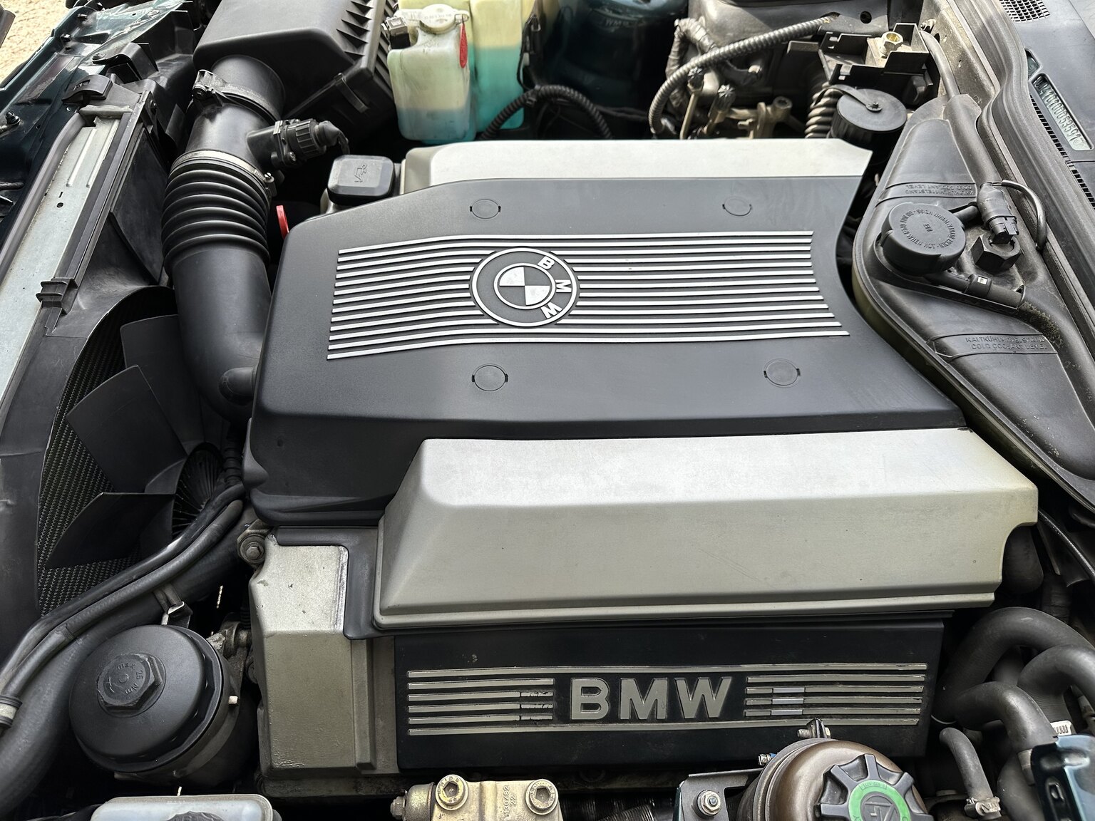 Image of 1992 BMW 740iA mechanics