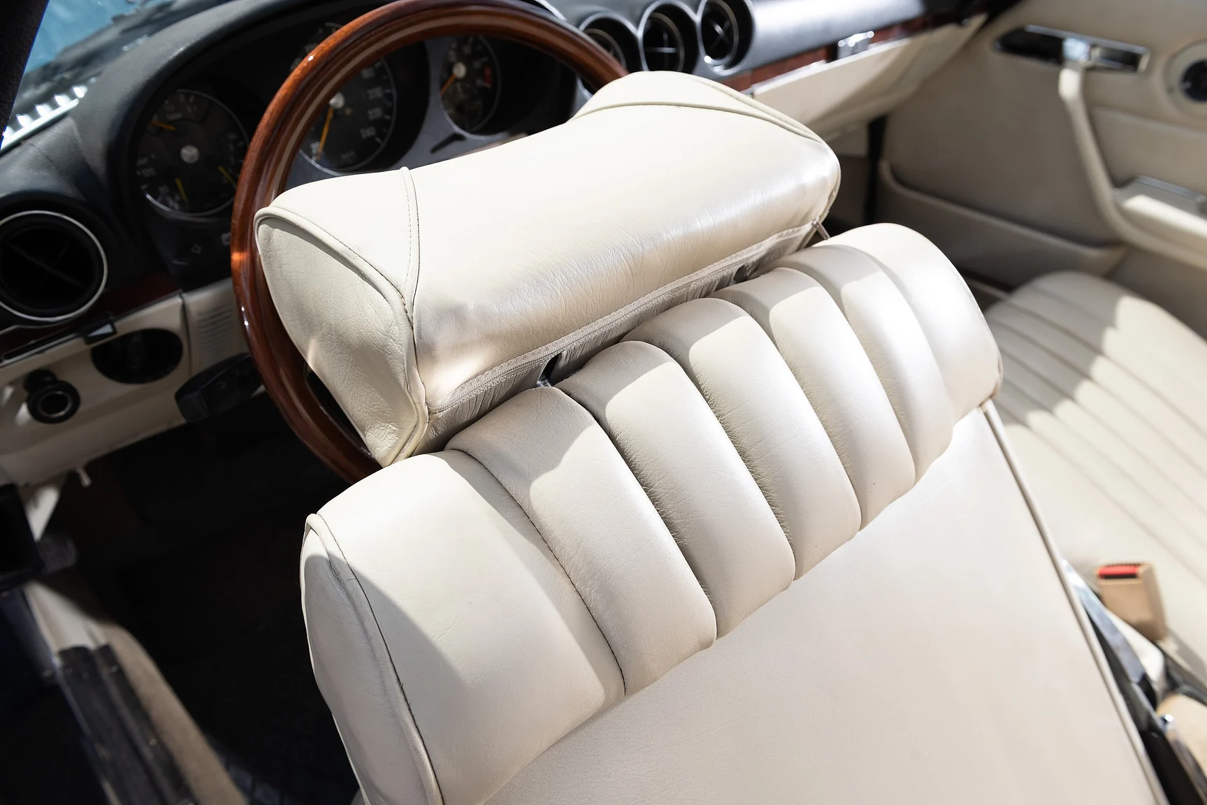 Innenraumfoto von 1975 Mercedes Benz 350 SL (19)