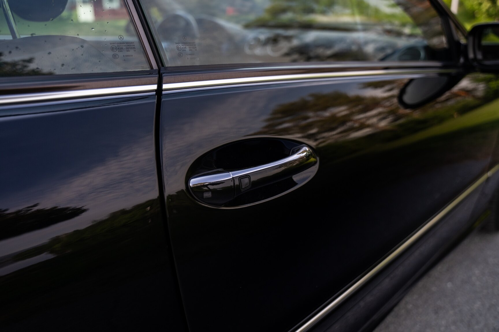 Exterior image of 2009 Mercedes-Benz CLK 550