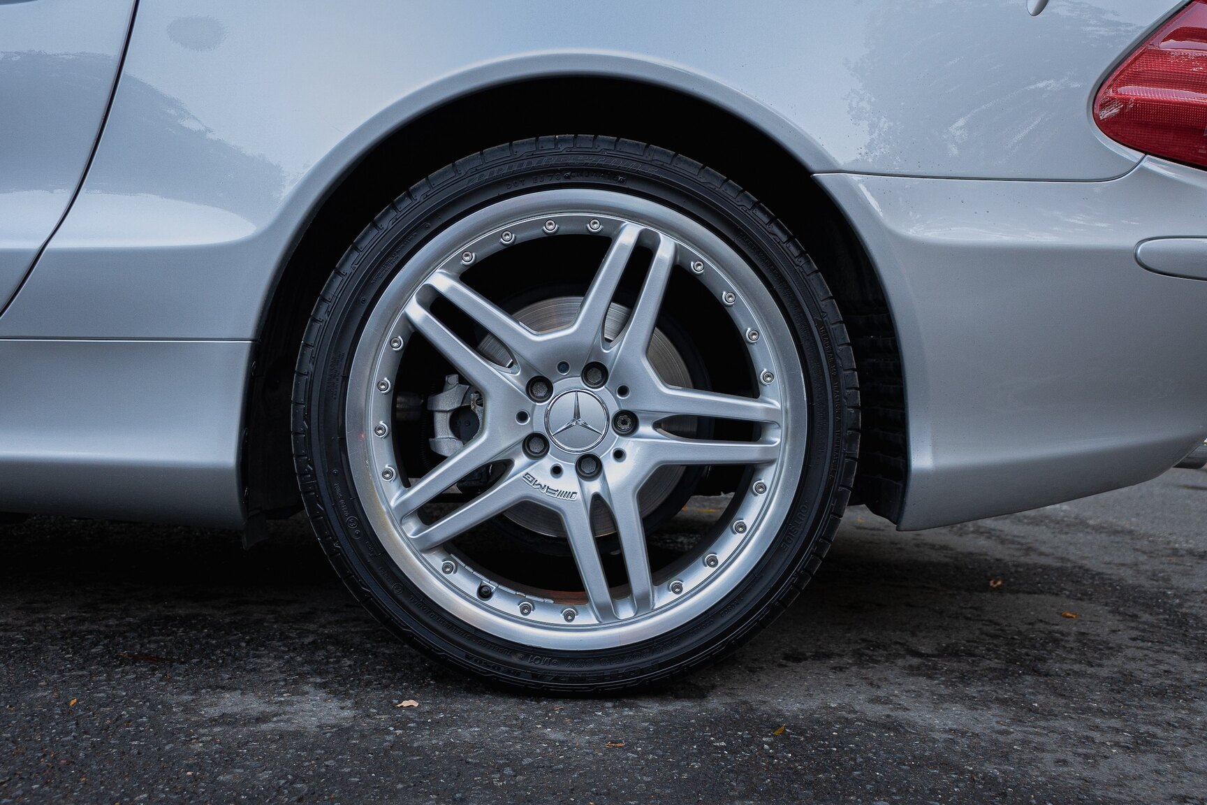 Exterior image of 2002 Mercedes-Benz SL 500