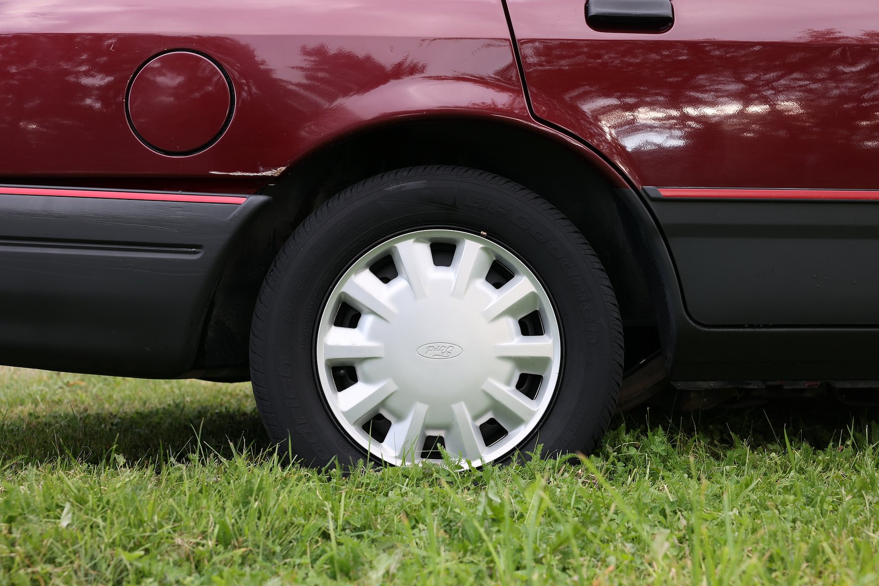 Exterior image of 1991 Ford Sierra Sedan 2.0 i 4x4 