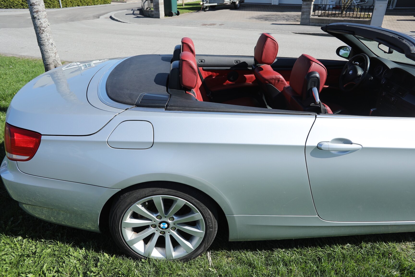 Exterior image of 2008 BMW 325D Cabriolet