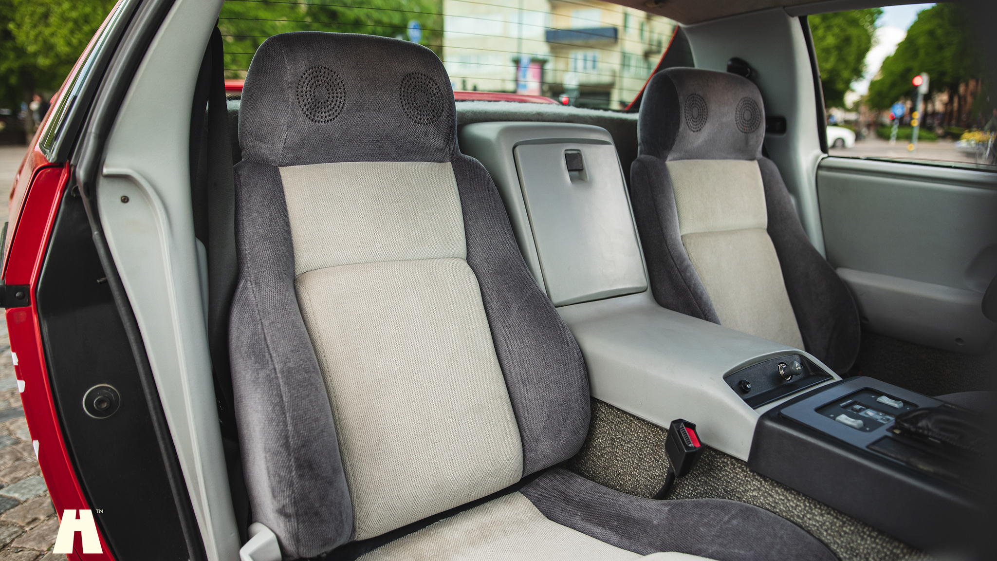 Interior image of 1985 Pontiac Fiero GT (6)