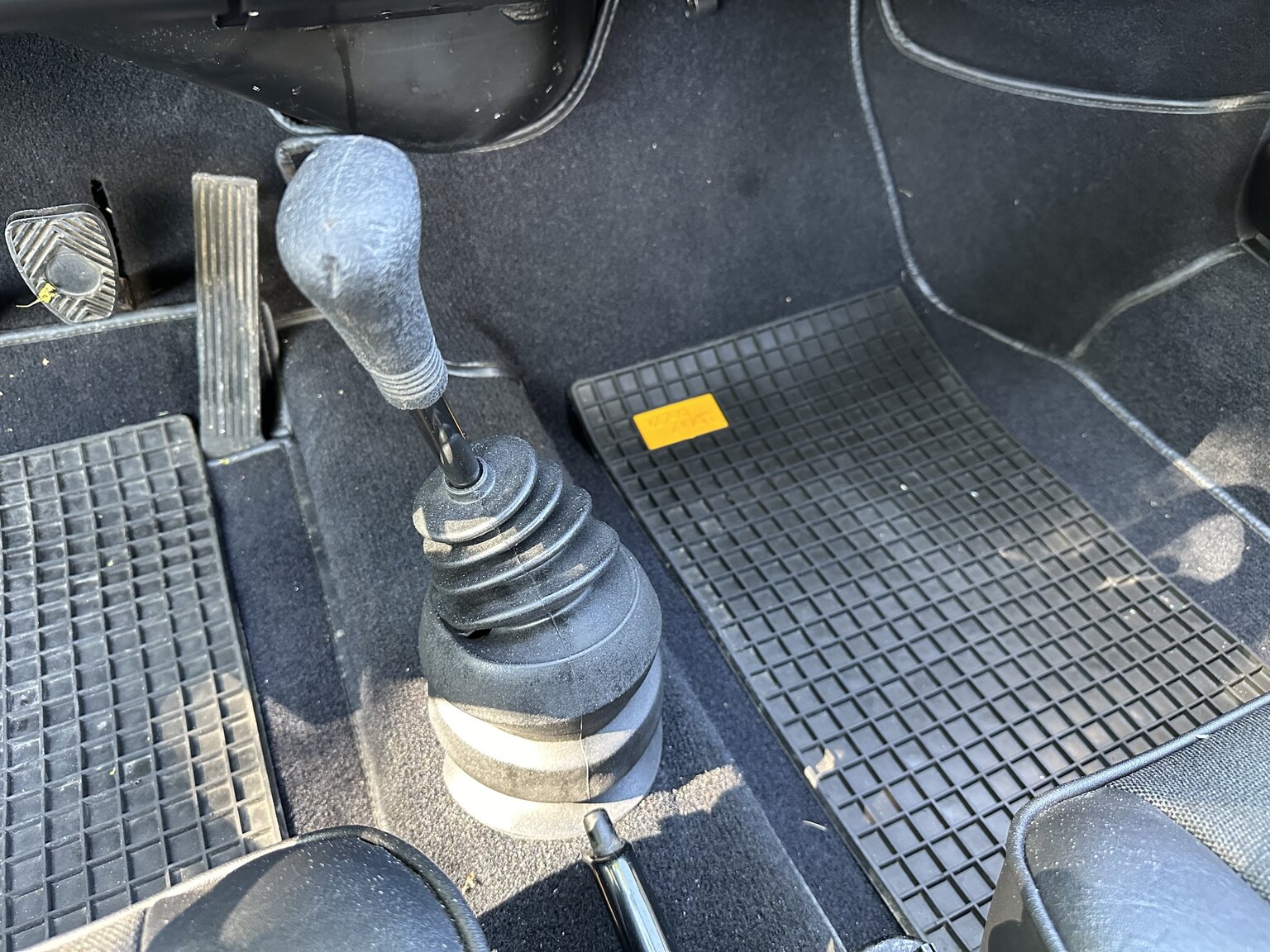 Interior image of 1975 Porsche 911 (14)