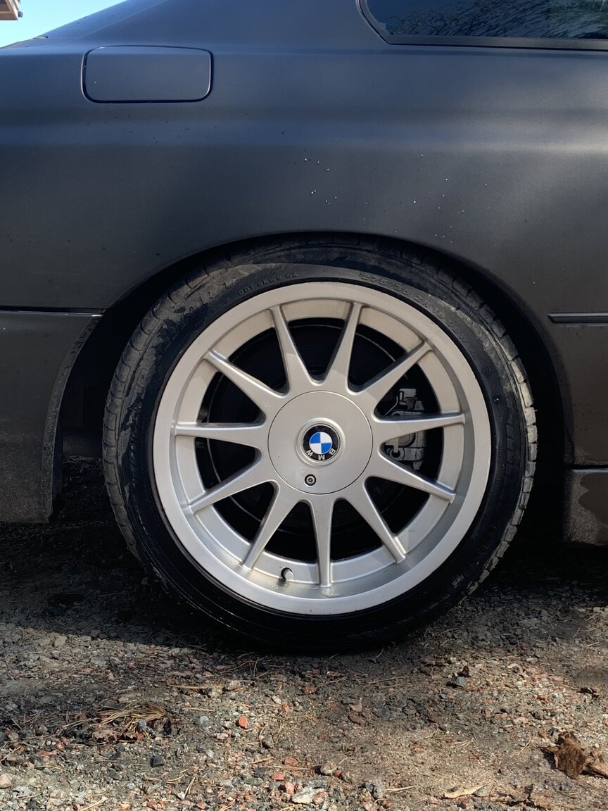 Exteriörbild på 1995 BMW 840i (32)