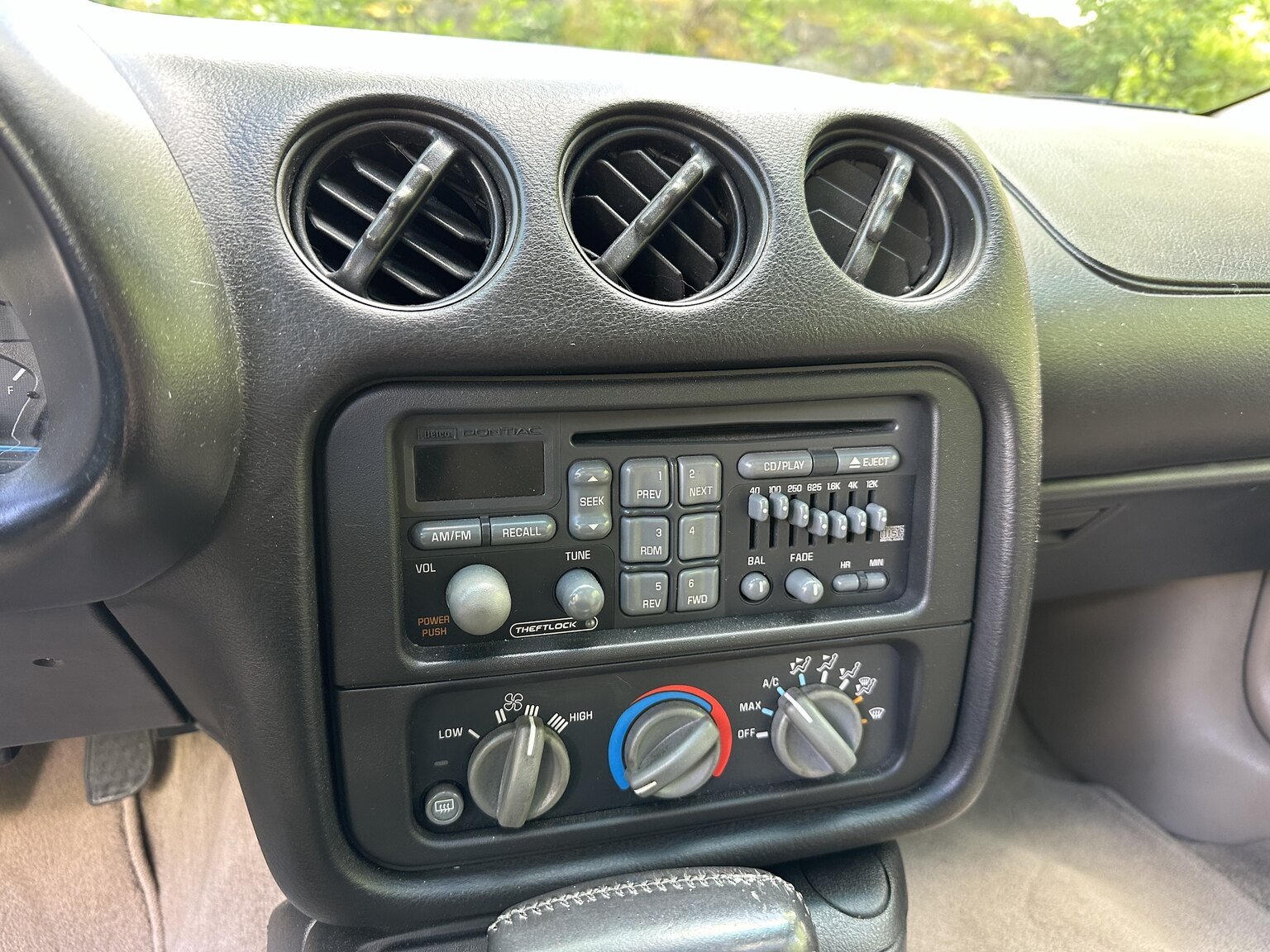 Interior image of 2000 Pontiac TransAm Firebird (16)
