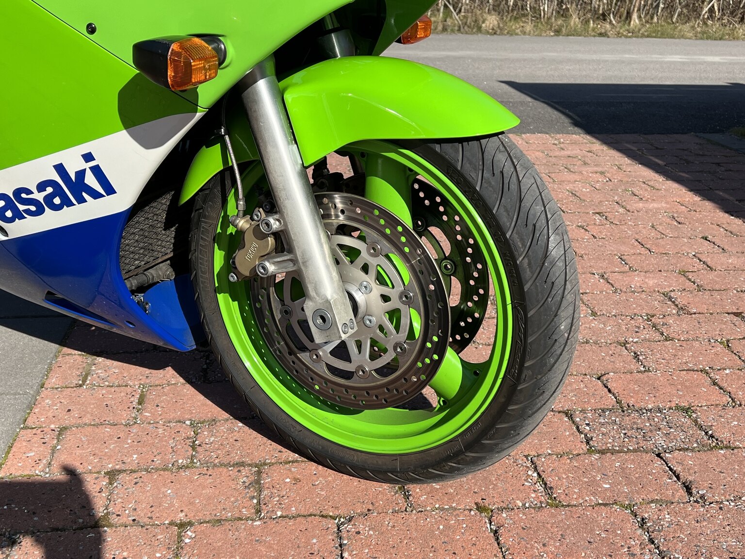 Exterior image of 1989 Kawasaki ZXR 750 H1 (9)