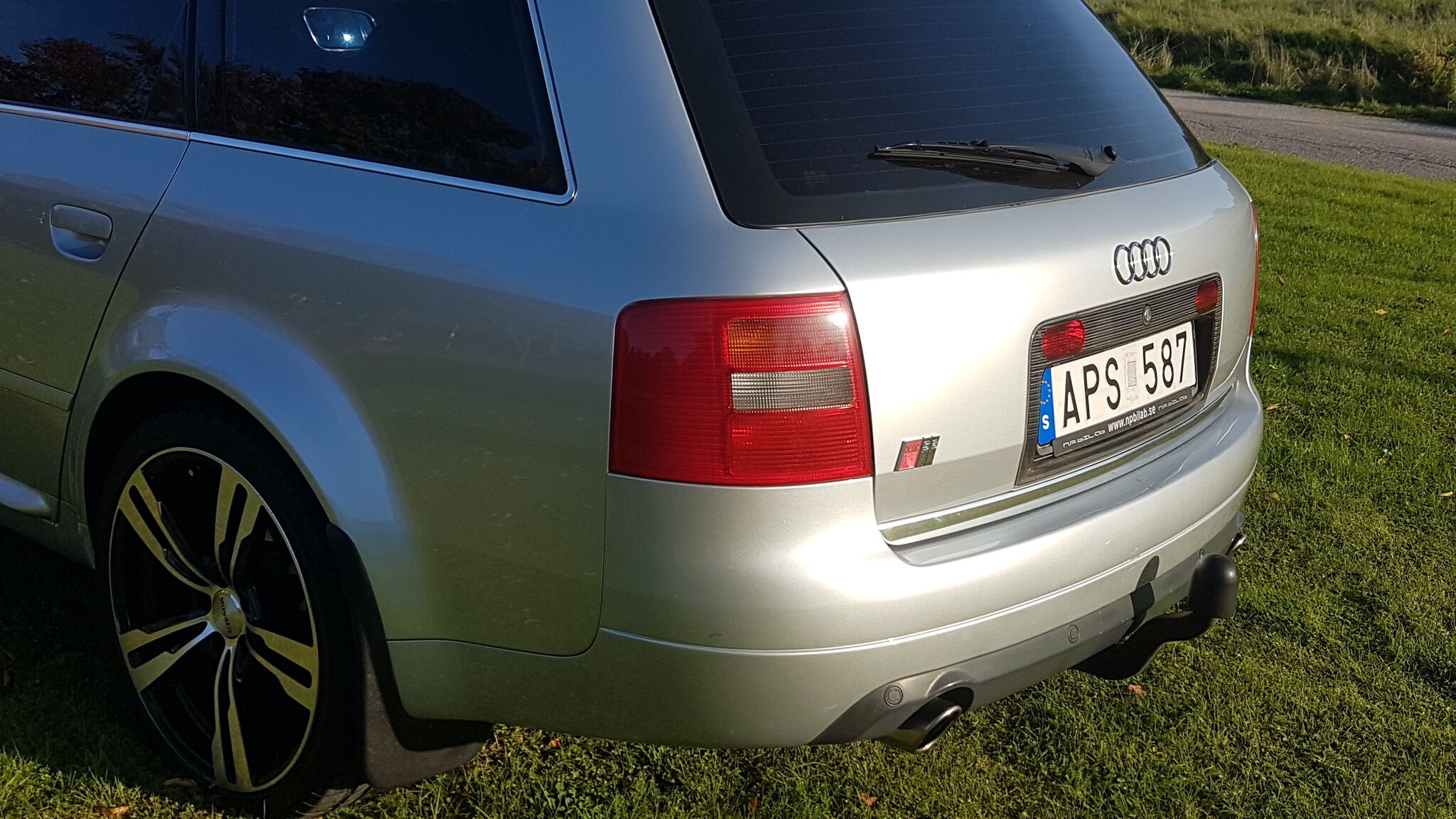 Exterior image of 2000 Audi S6 Avant