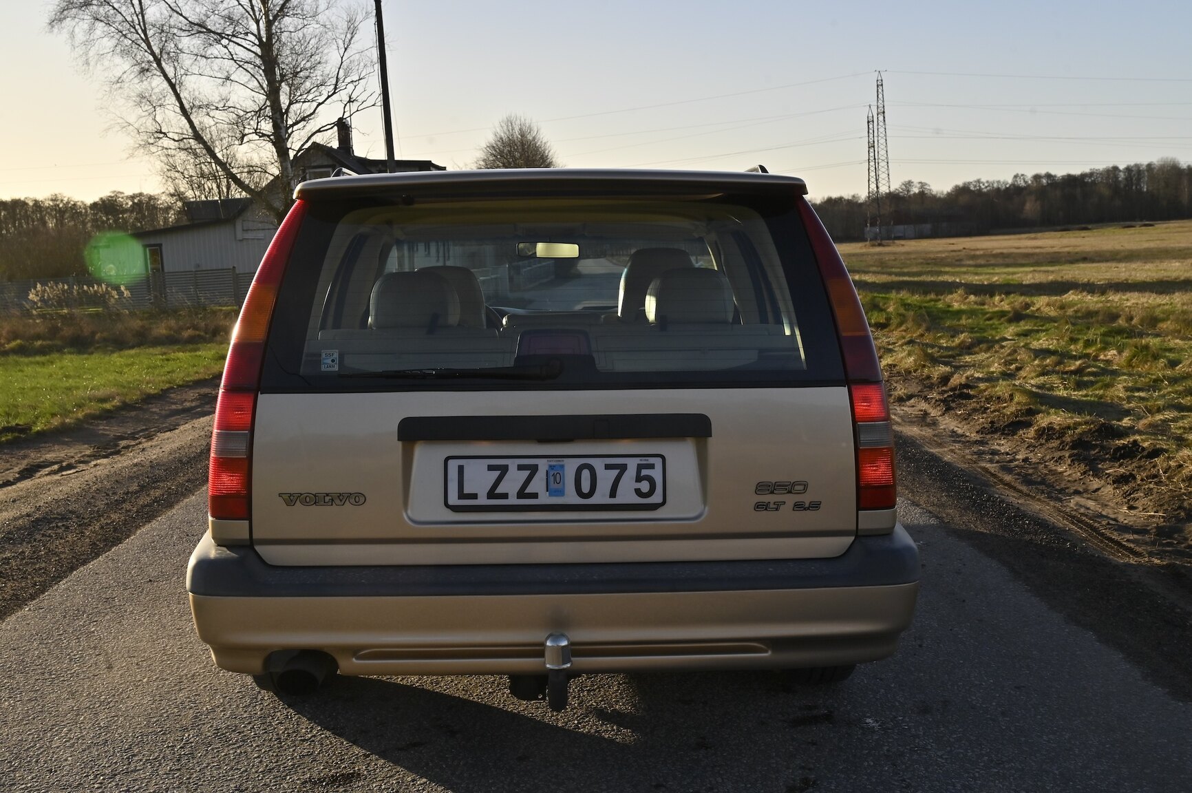 Exterior image of 1996 Volvo 855GLT