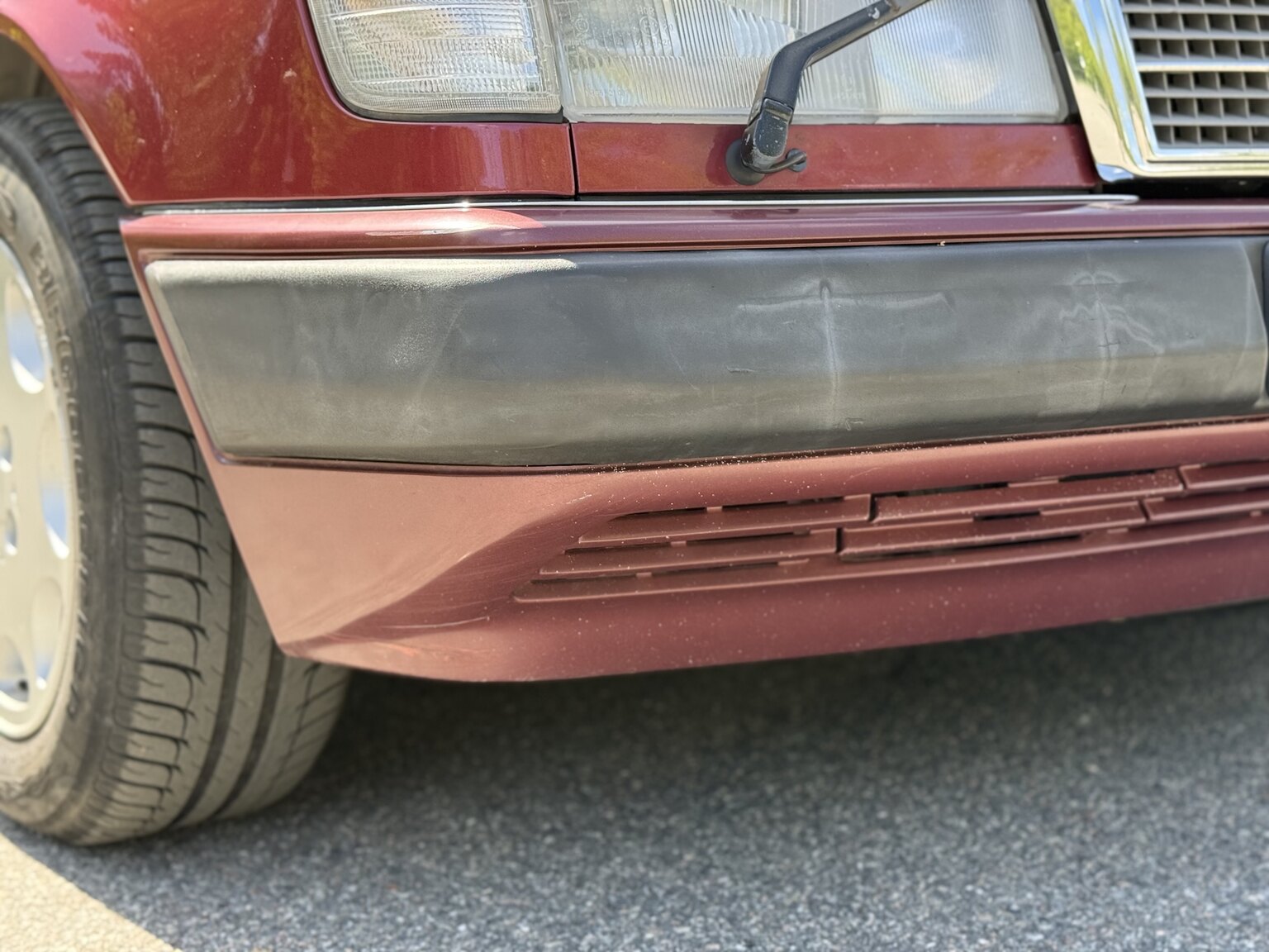 Exterior image of 1991 Mercedes-Benz 300 E-24