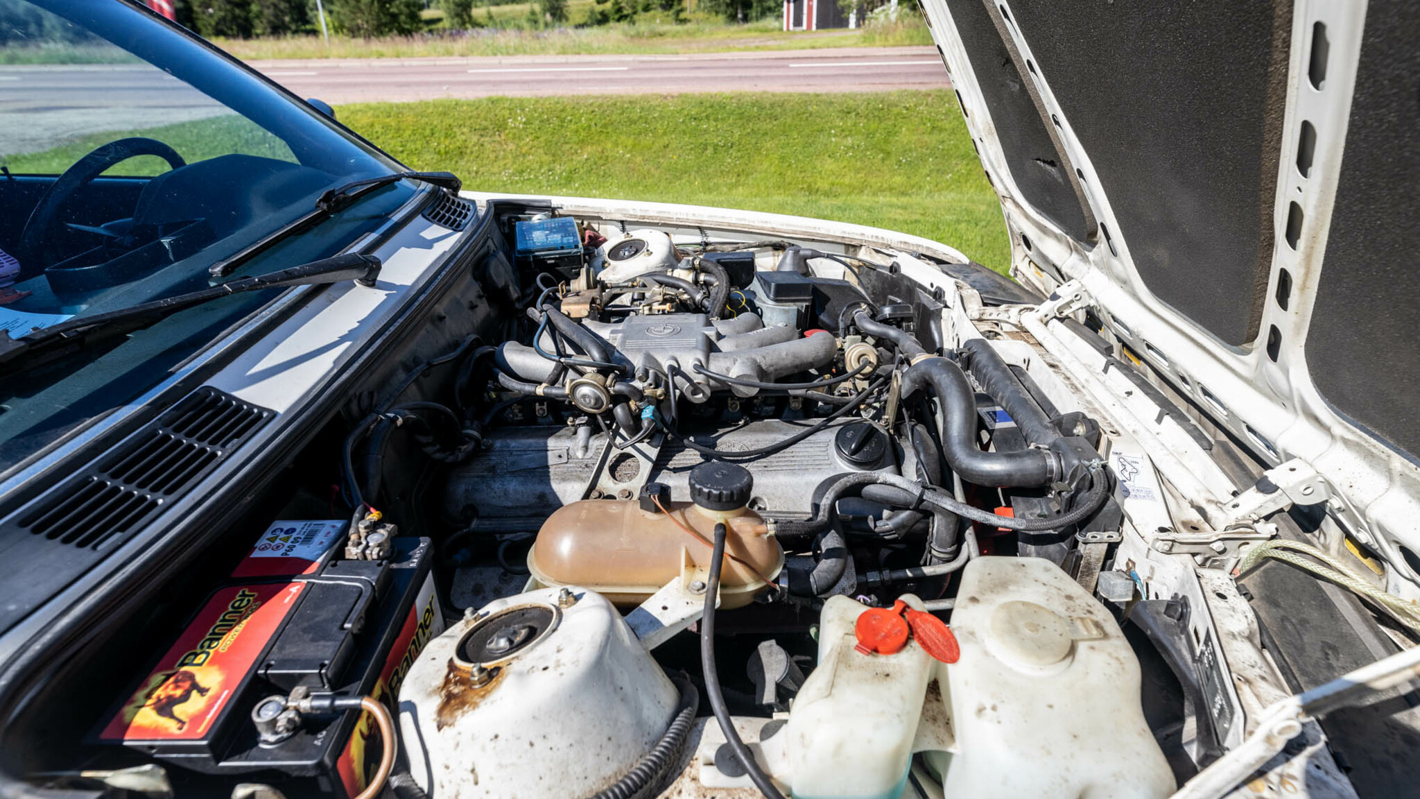 Image of 1984 BMW 320i sedan mechanics