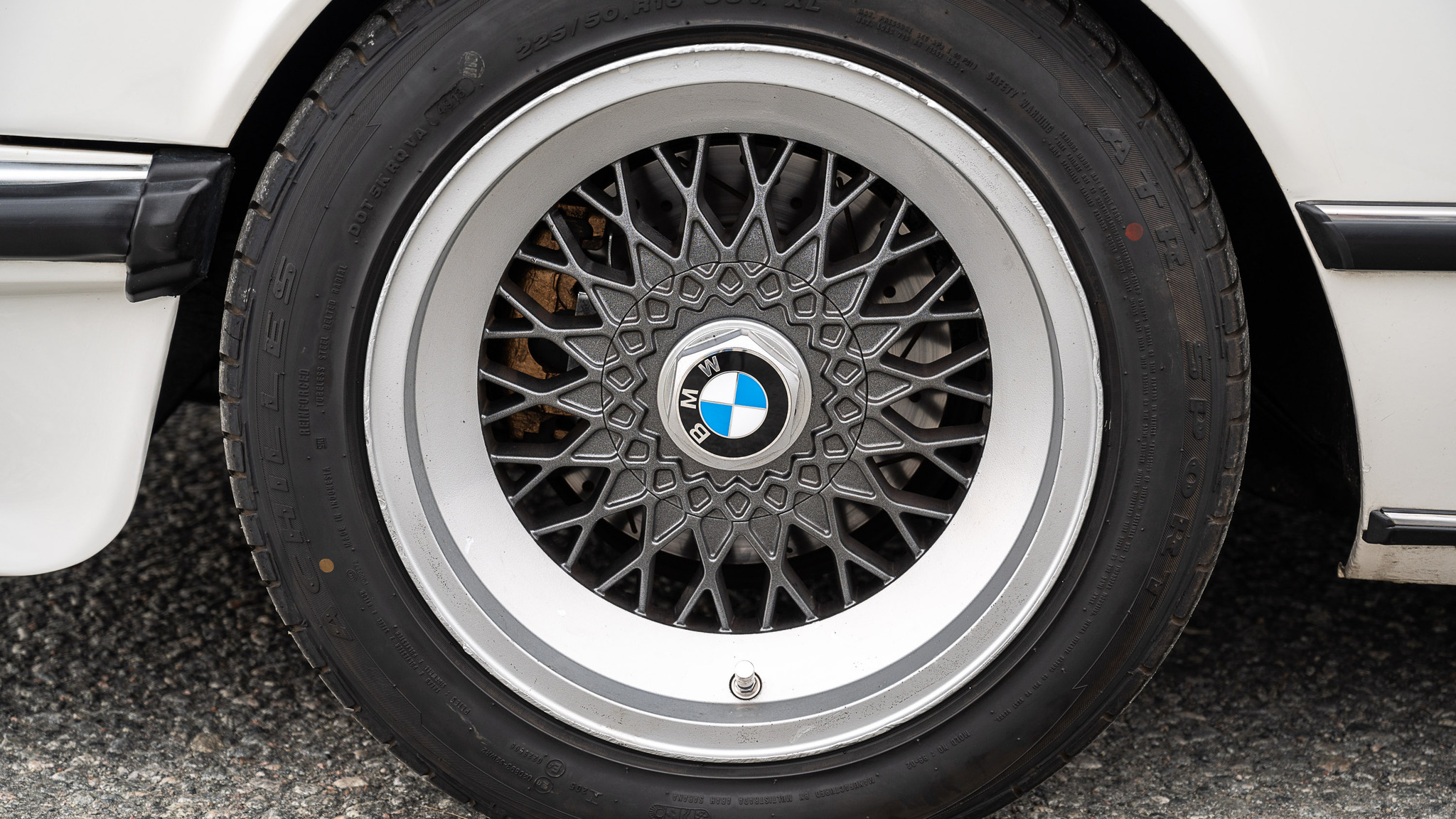 Exterior image of 1983 BMW 635 CSi